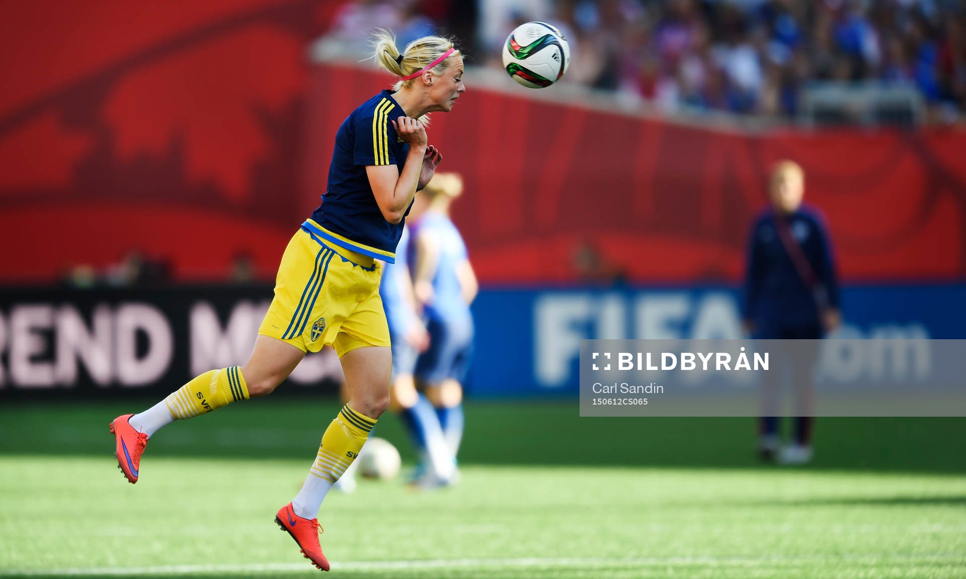 Sveriges Amanda Ilestedt innan fotbollsmatchen i VM mellan