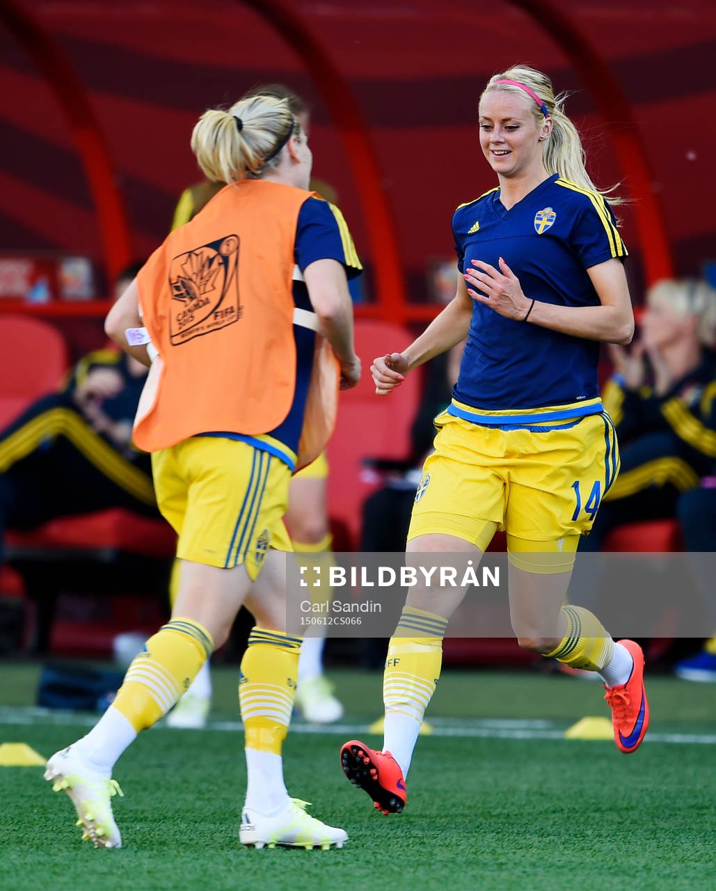 Sveriges Amanda Ilestedt innan fotbollsmatchen i VM mellan