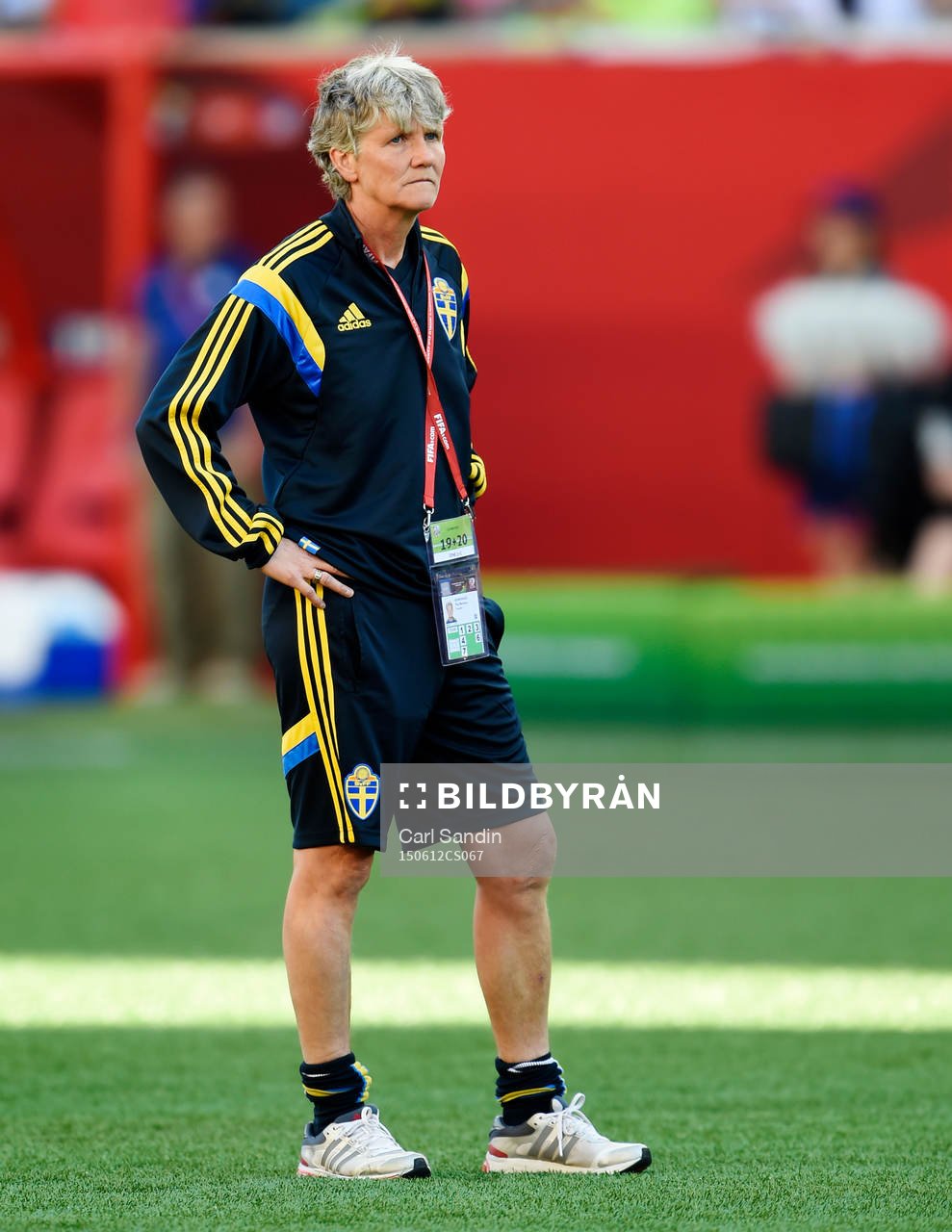 Sveriges förbundskapten Pia Sundhage innan fotbollsmatchen