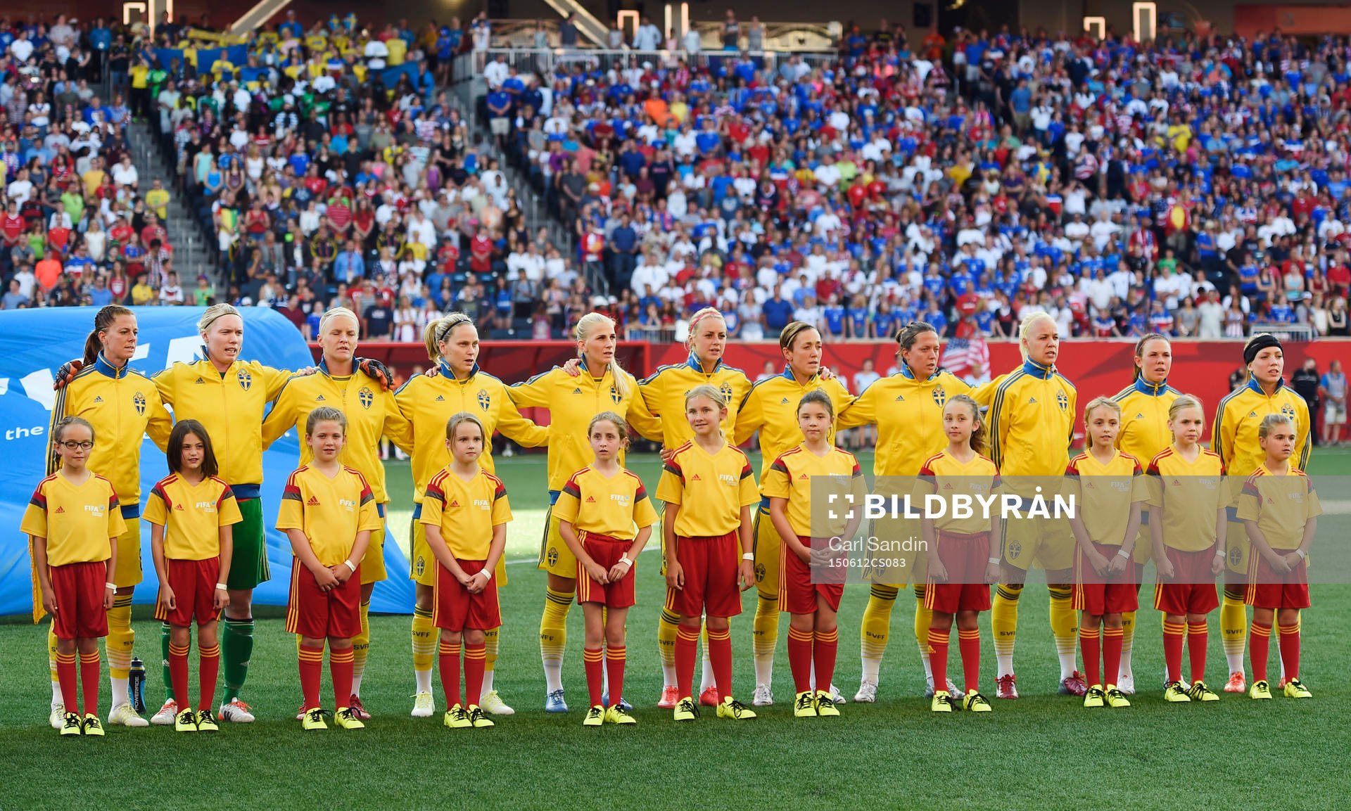 Sveriges Lotta Schelin, målvakt Hedvig Lindahl, Nilla