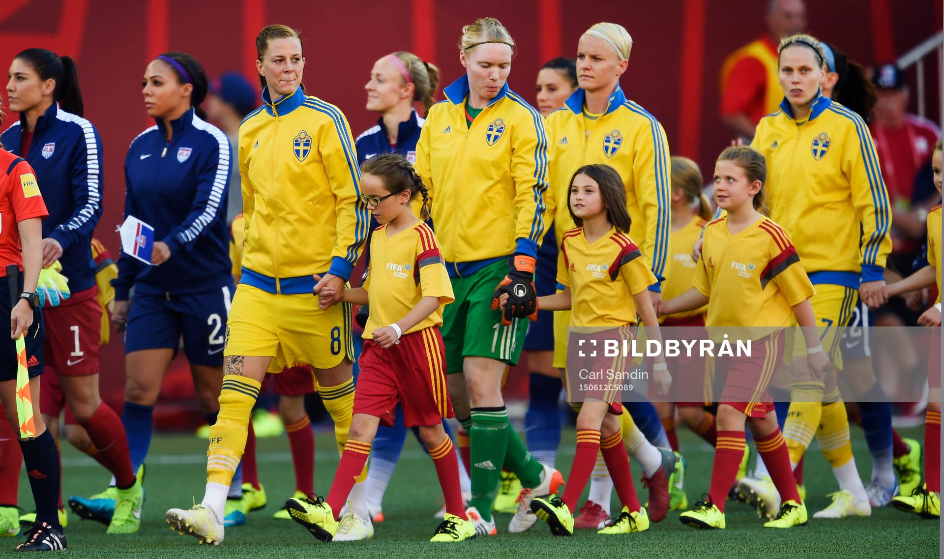 Sveriges Lotta Schelin, målvakt Hedvig Lindahl, Nilla