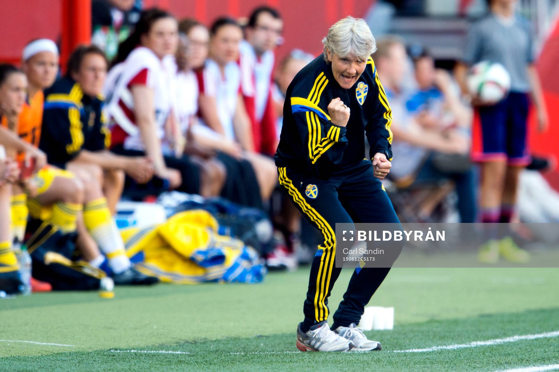 Sveriges förbundskapten Pia Sundhage jublar