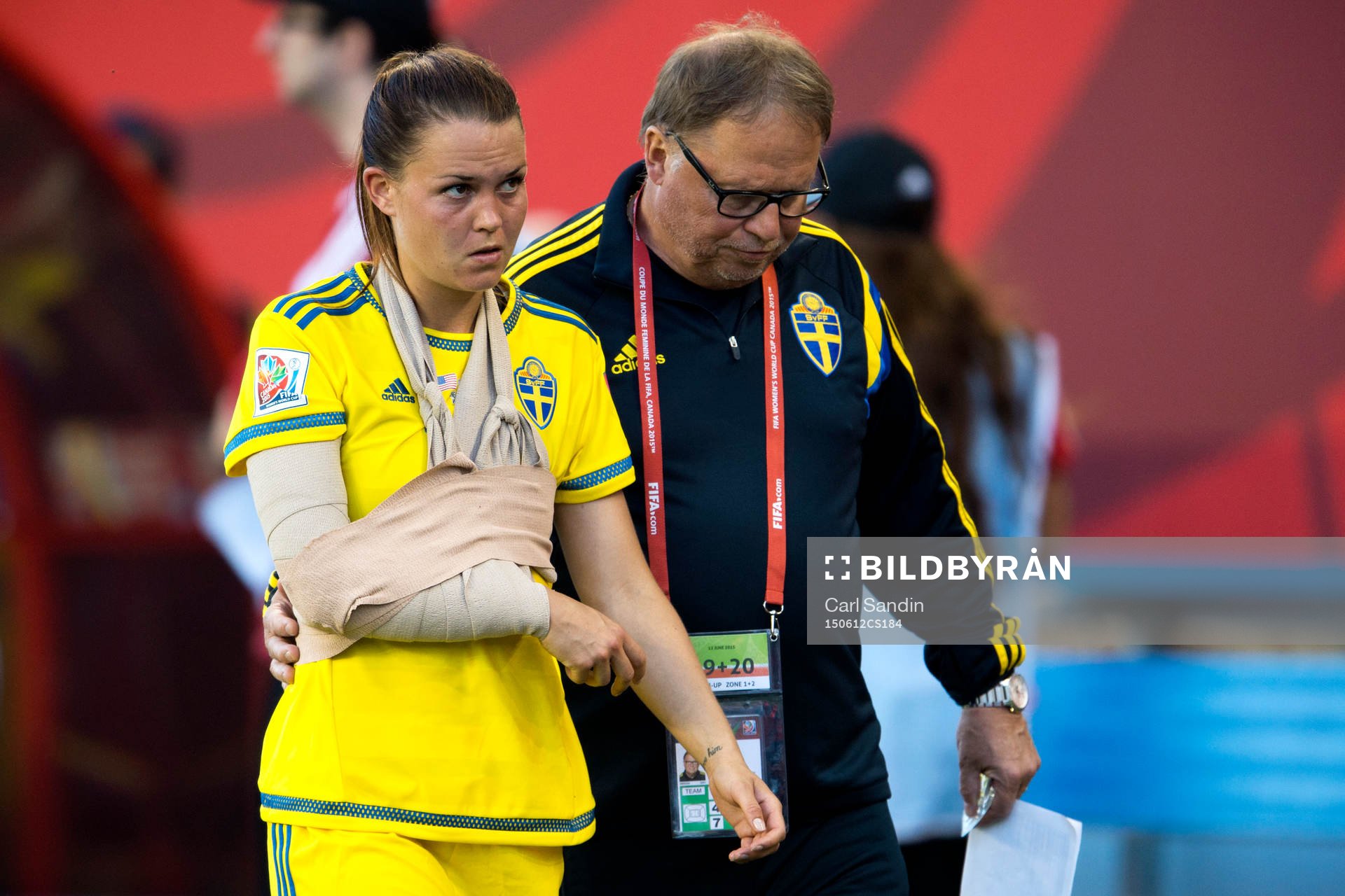 Sveriges Emilia Appelqvist med lindad arm