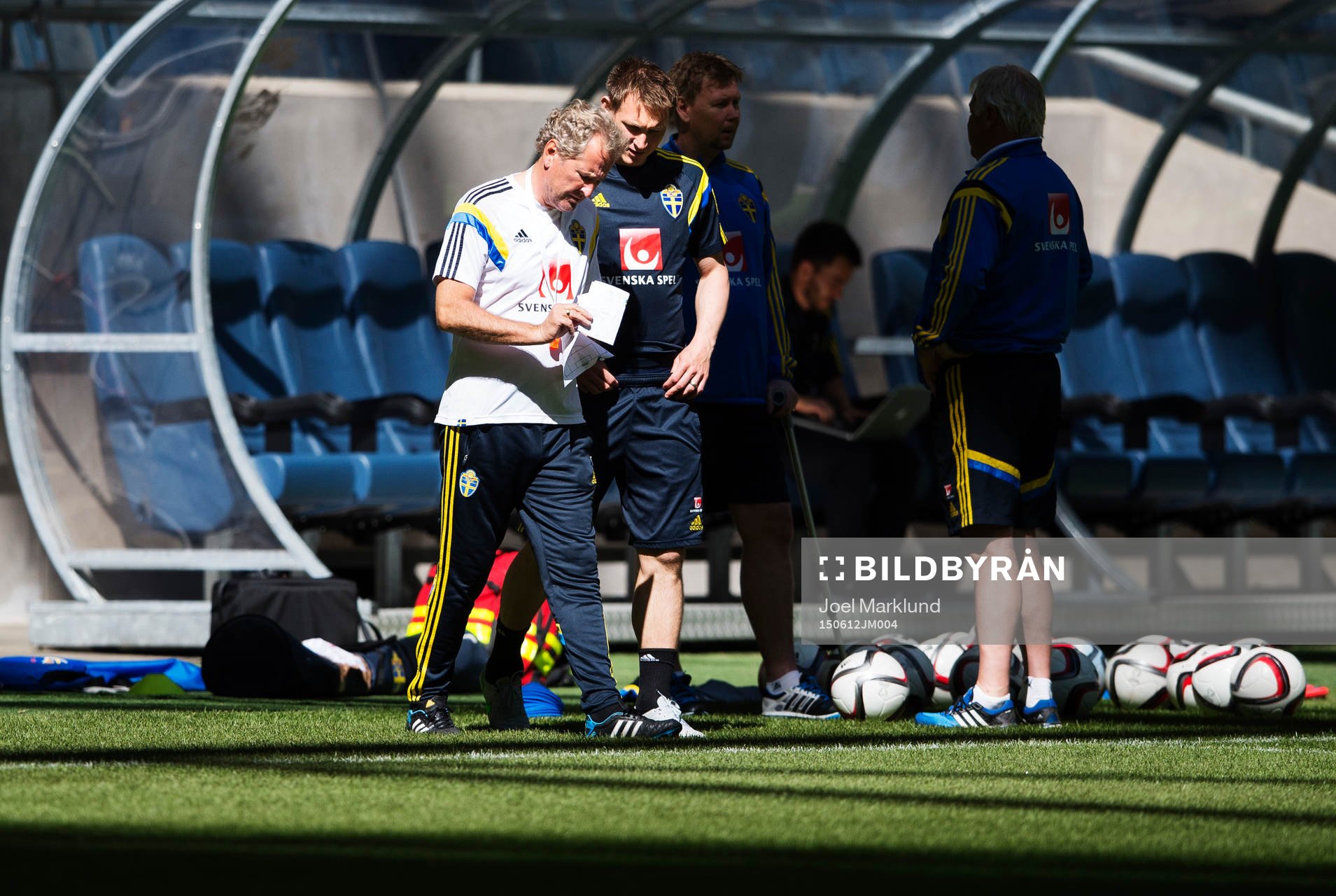 Förbundskapten Erik Hamrén i samtal med Kim Källström