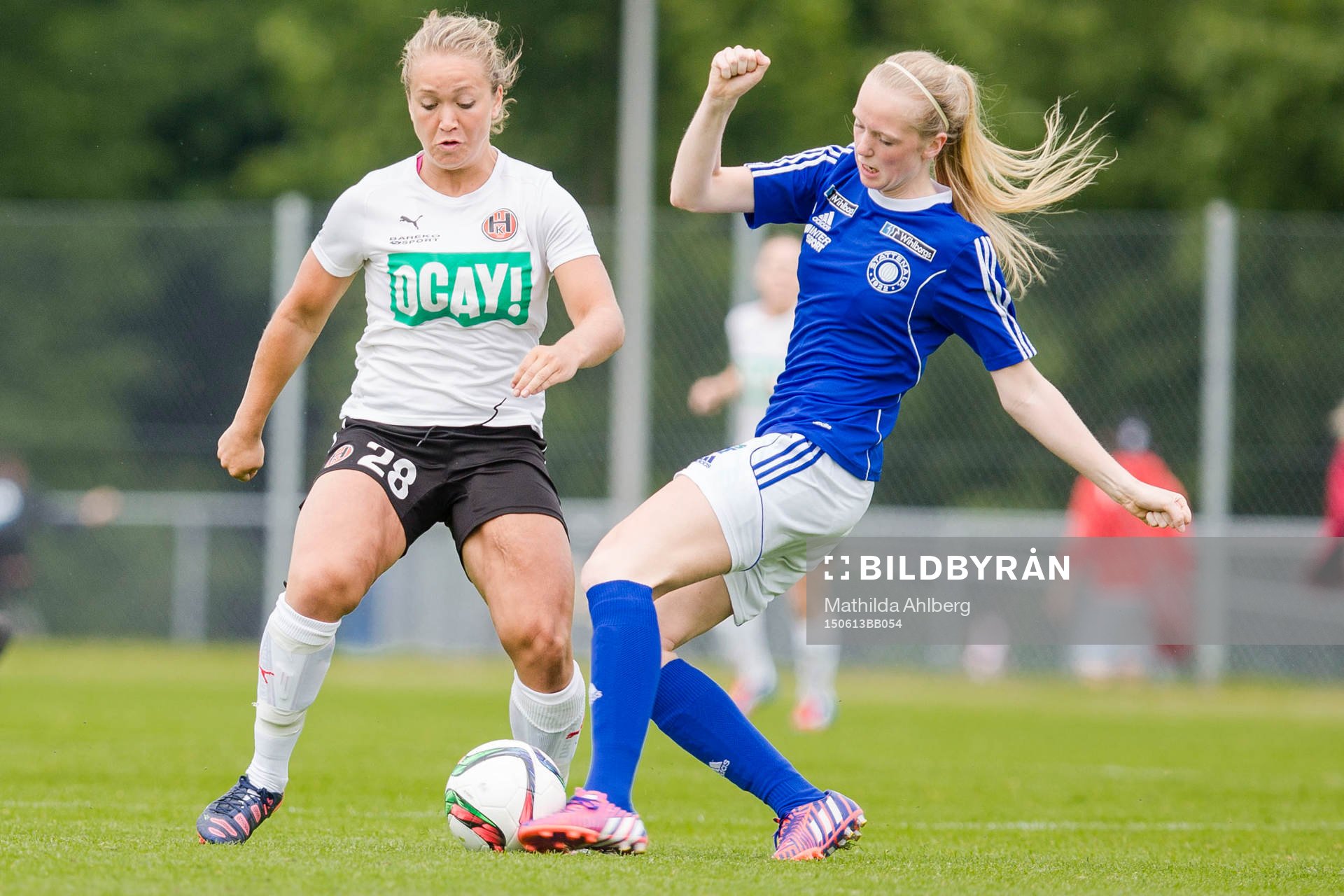 Hittarps Marielle Karlsson i närkamp om bollen med