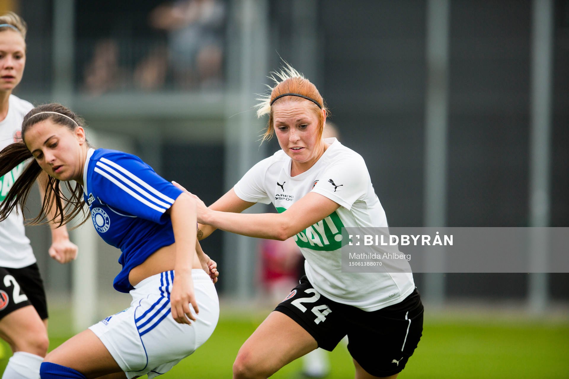 Stattenas Merima Alibasic i närkamp med Hittarps Frida Jörliden under fotbollsmatchen i dam Division 1 Södra Götaland mellan Stattena och Hittarp den 13 Juni 2015 i Helsingborg.
