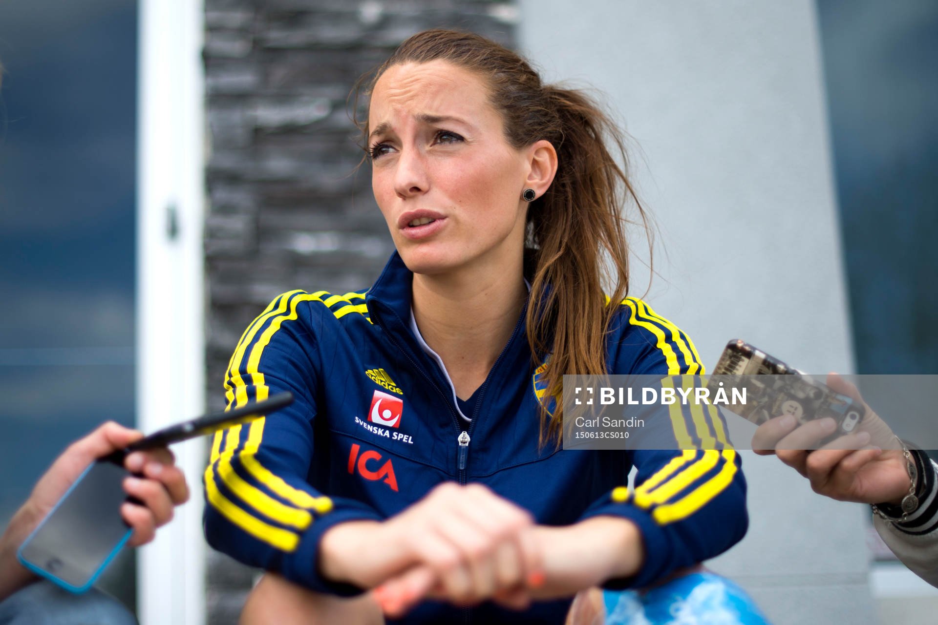 Sveriges Kosovare Asllani blir intervjuad