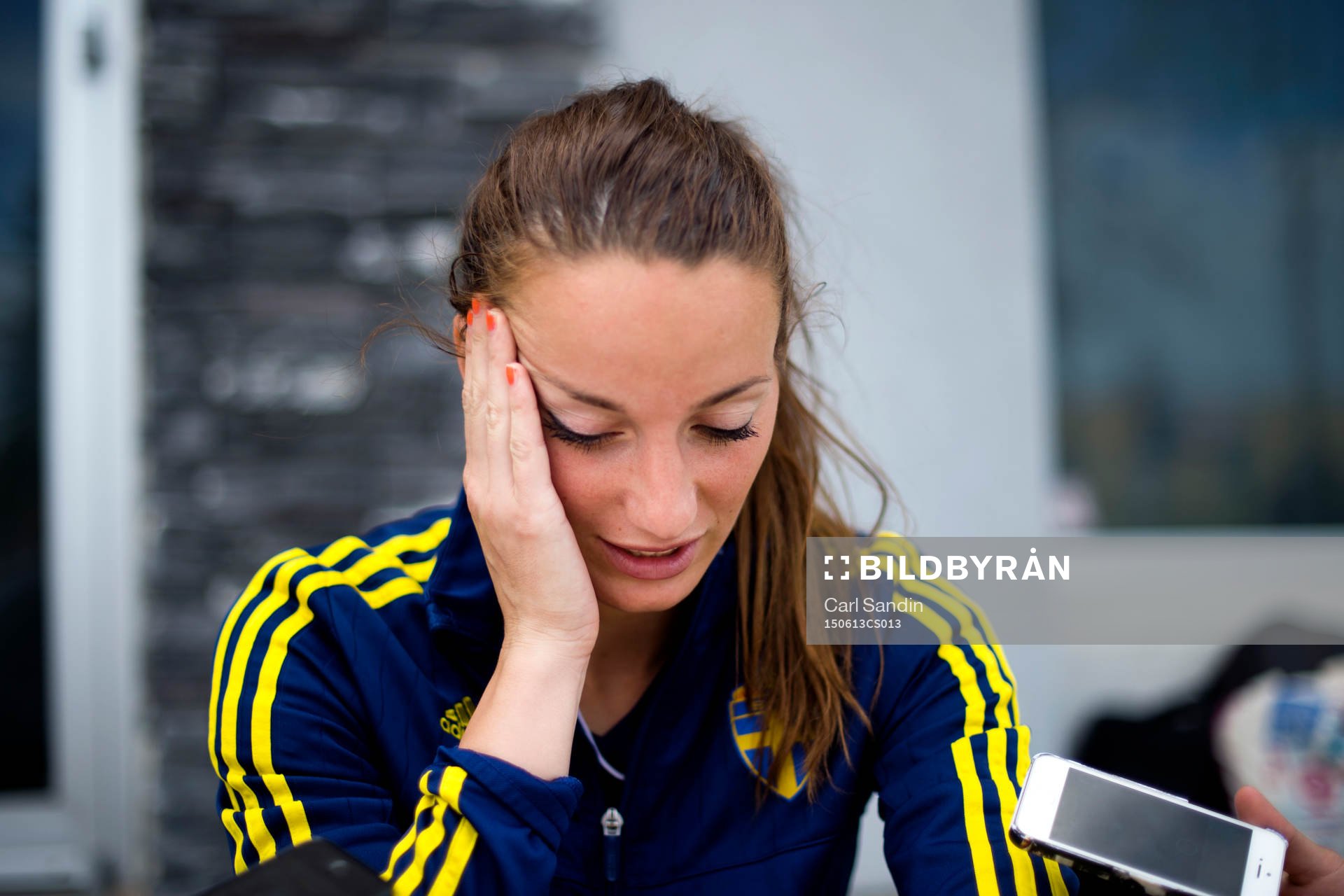 Sveriges Kosovare Asllani blir intervjuad