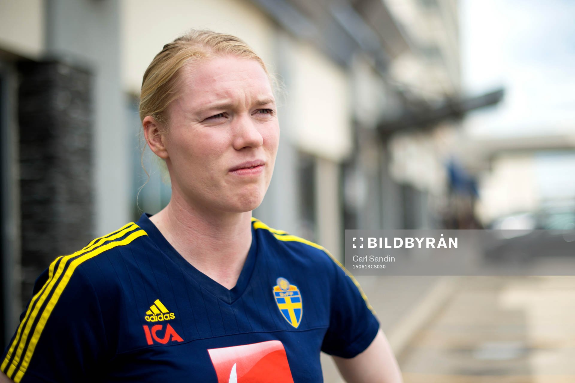 Sveriges målvakt Hedvig Lindahl blir intervjuad