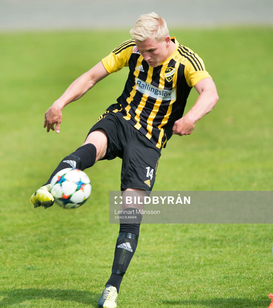 IFK Hässleholms Linus Svensson i matchen i division 2
