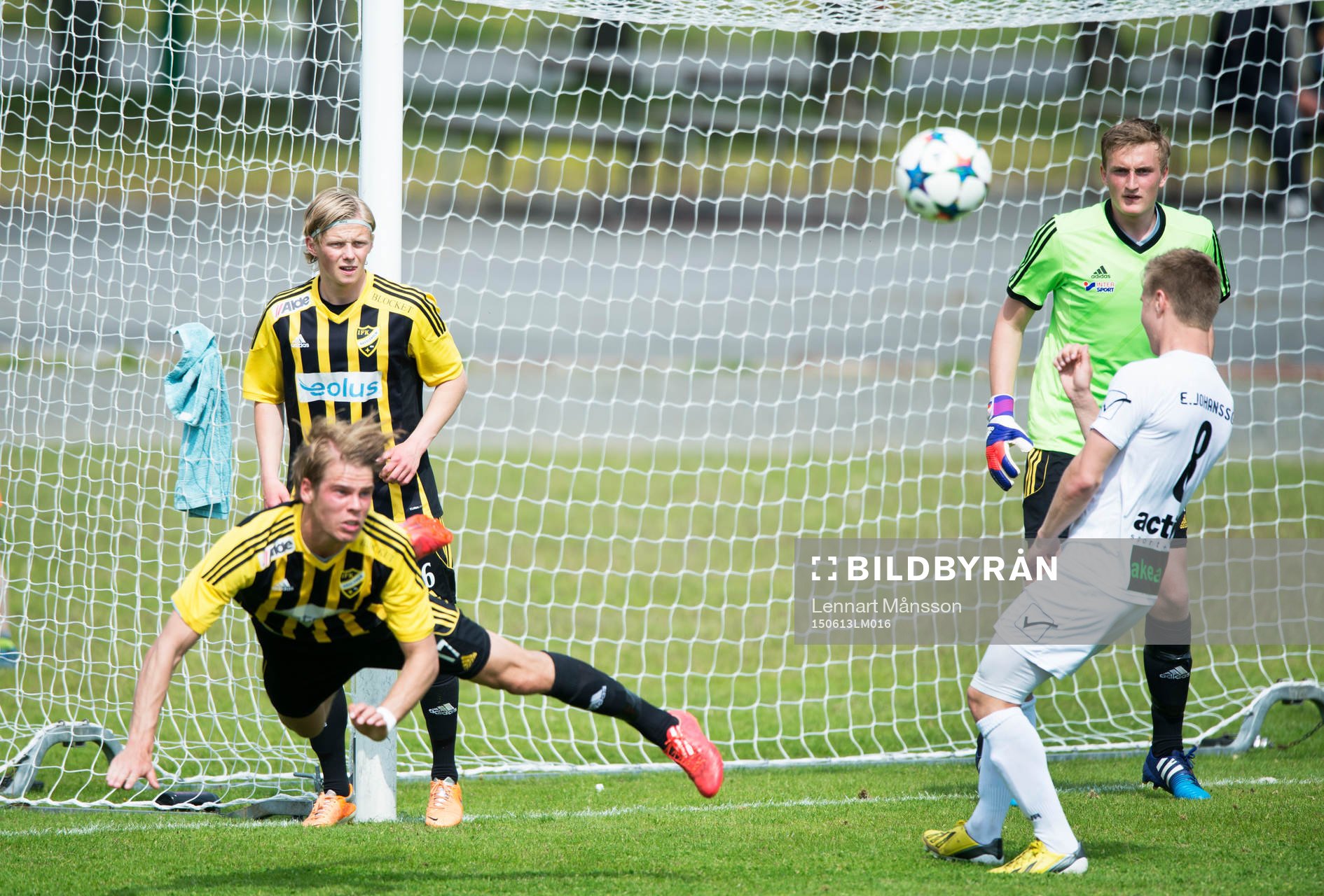 IFK Hässleholms Filip Ranmo nickar undan i matchen i
