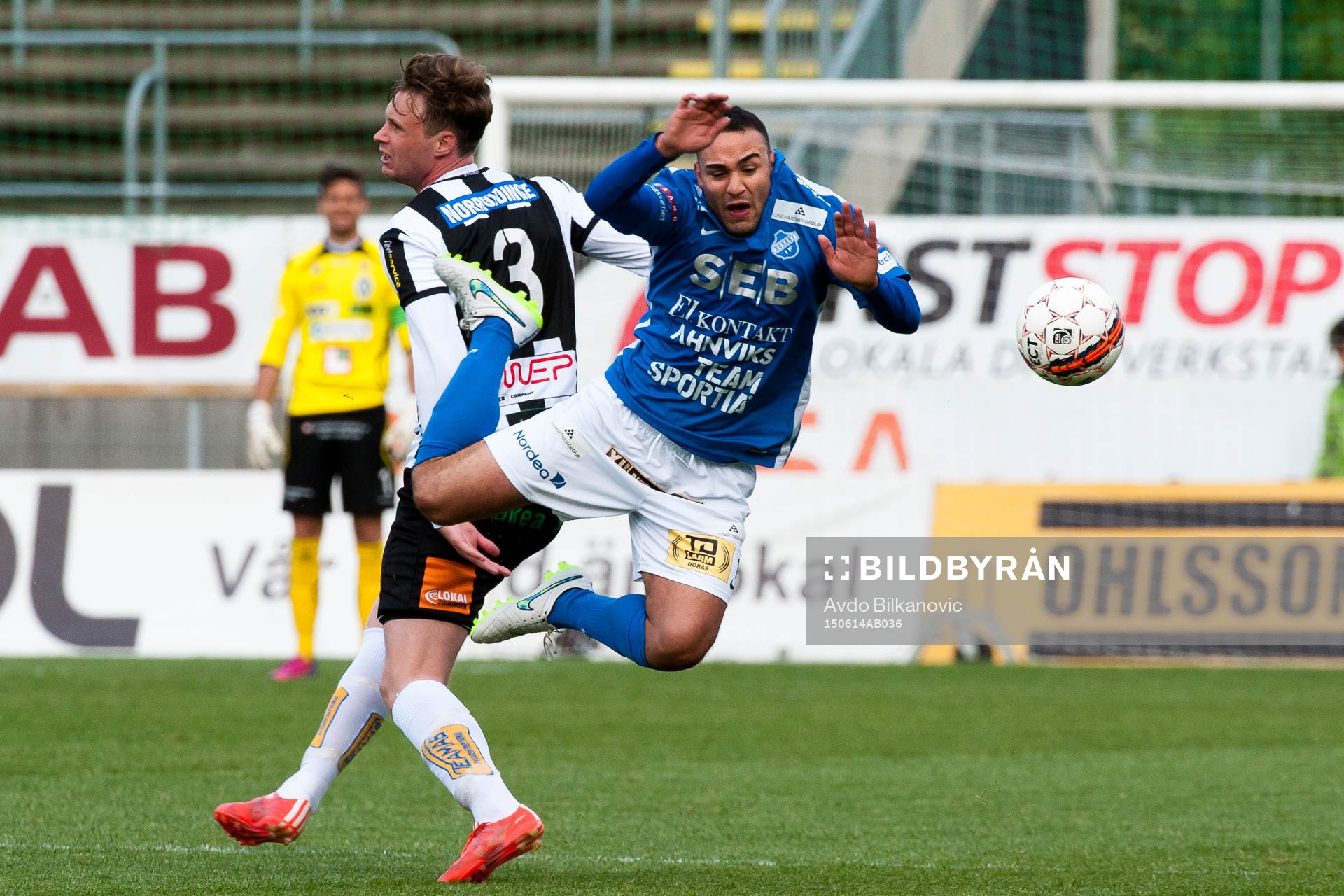 Landskronas Daniel Jarl fäller Norrbys Richard Yarsuvat