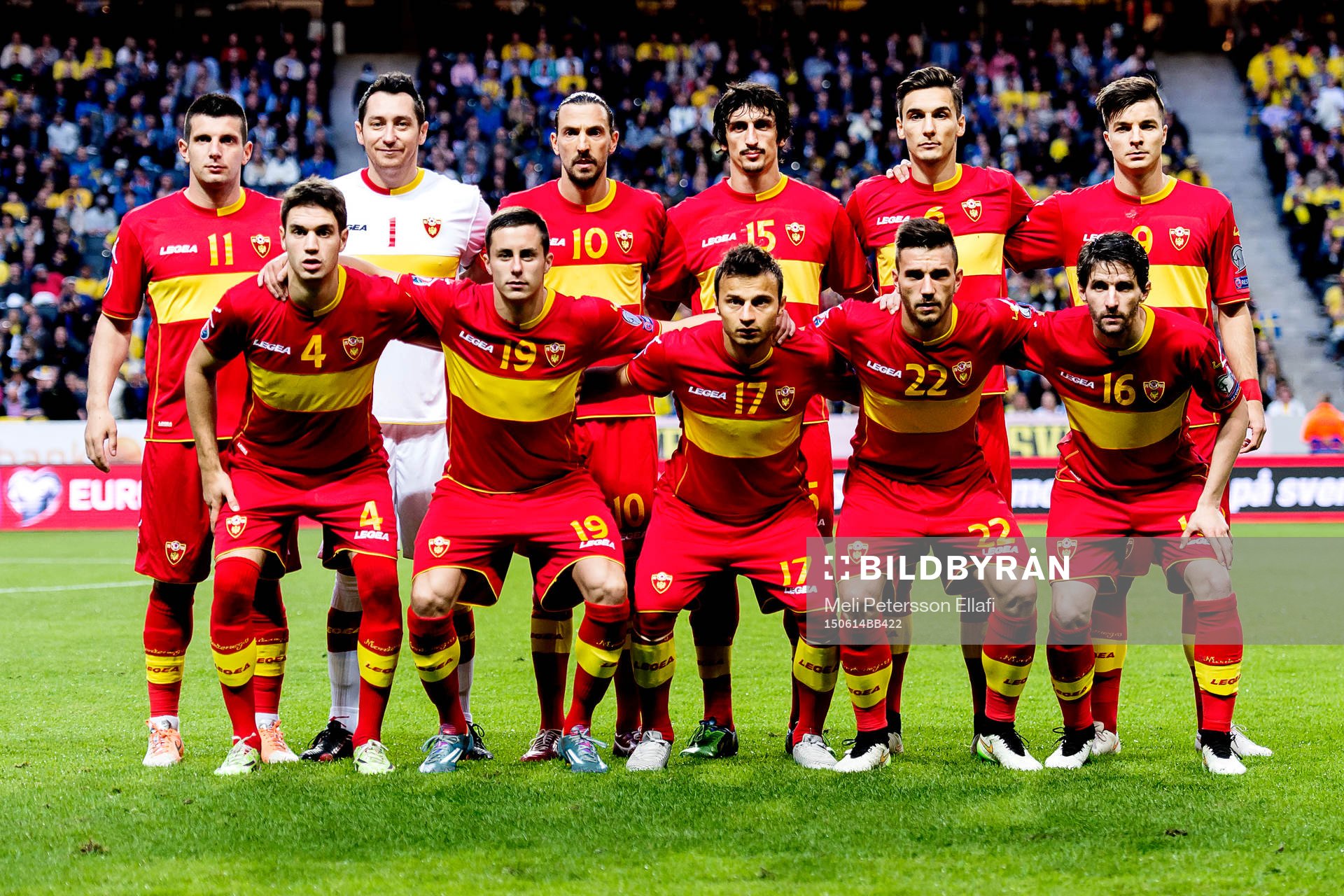 Montenegros Fatos Beciraj, målvakt Mladen Bozovic, Marko Bakic, Stefan Savic, Zarko Tomasevic, Stefan Mugosa, Nikola Vukcevic, Vladimir Bozovic, Elsad Zverotic, Branislav Jankovic, Vladimir Jovovic under EM-kvalet i fotboll mellan Sverige och Montenegro den 14 juni 2015 i Stockholm.