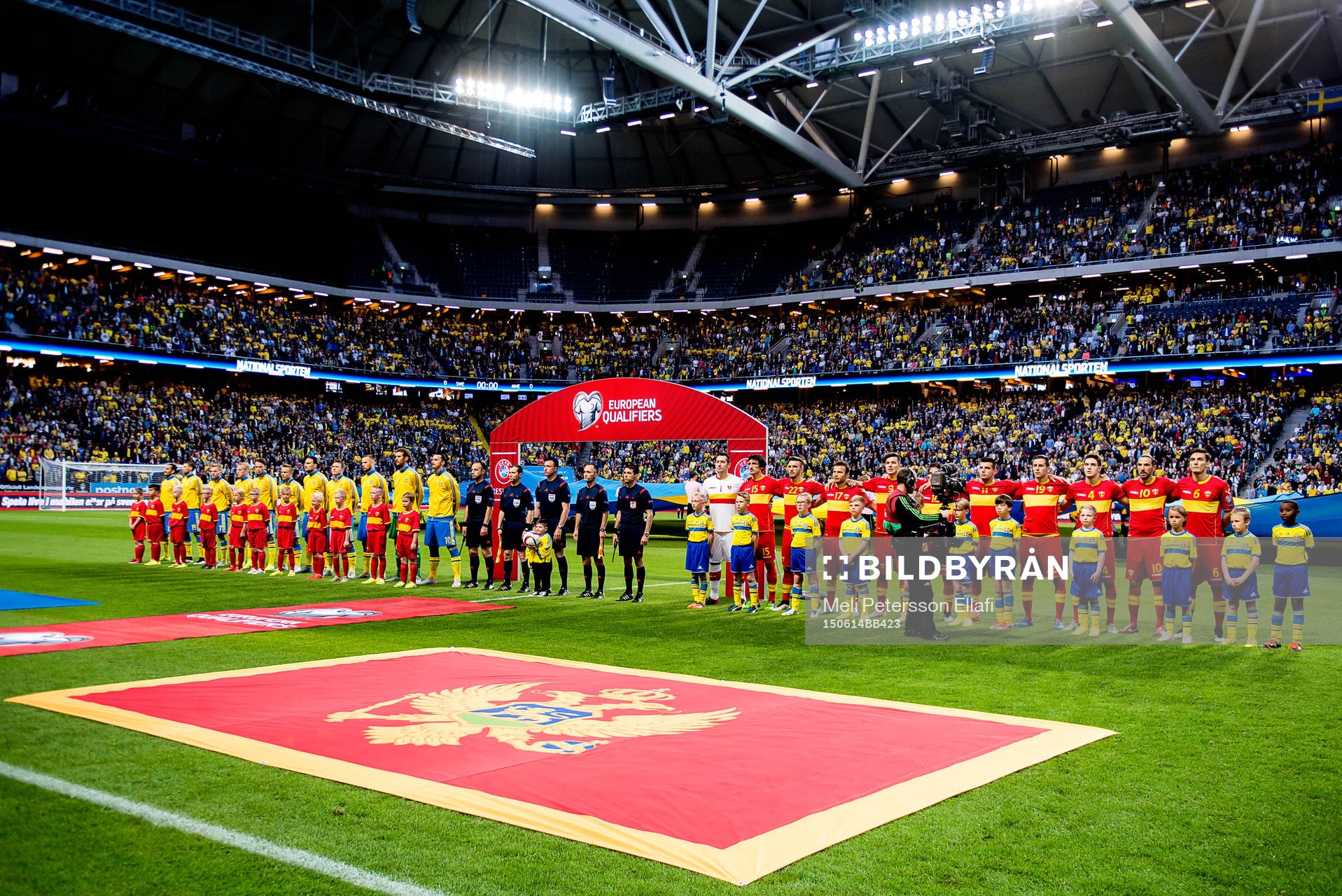 Sverige och Montenegro sjunger nationalsången