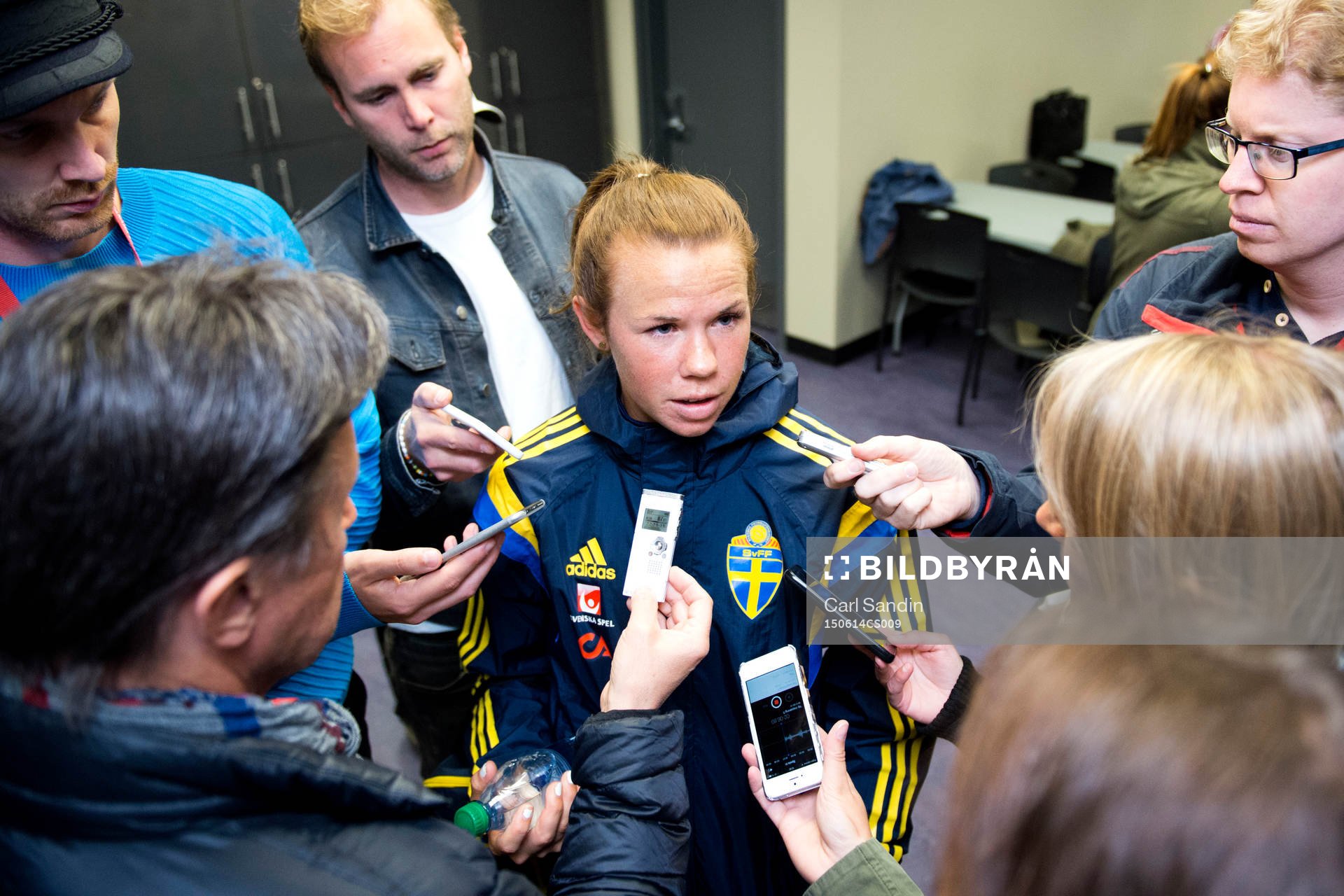 Sveriges Jessica Samuelsson blir intervjuad