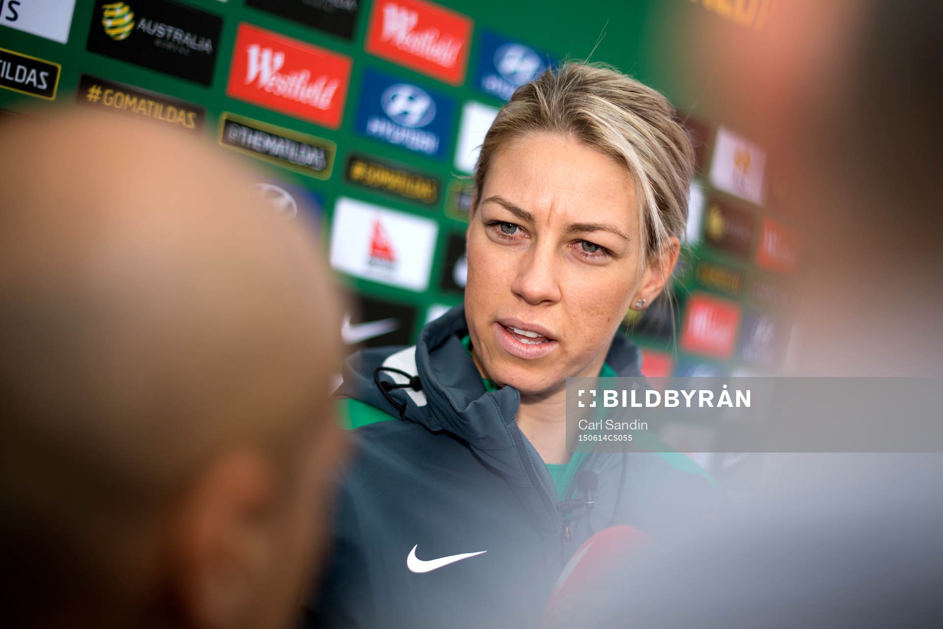 Australiens Alanna Kennedy blir intervjuad