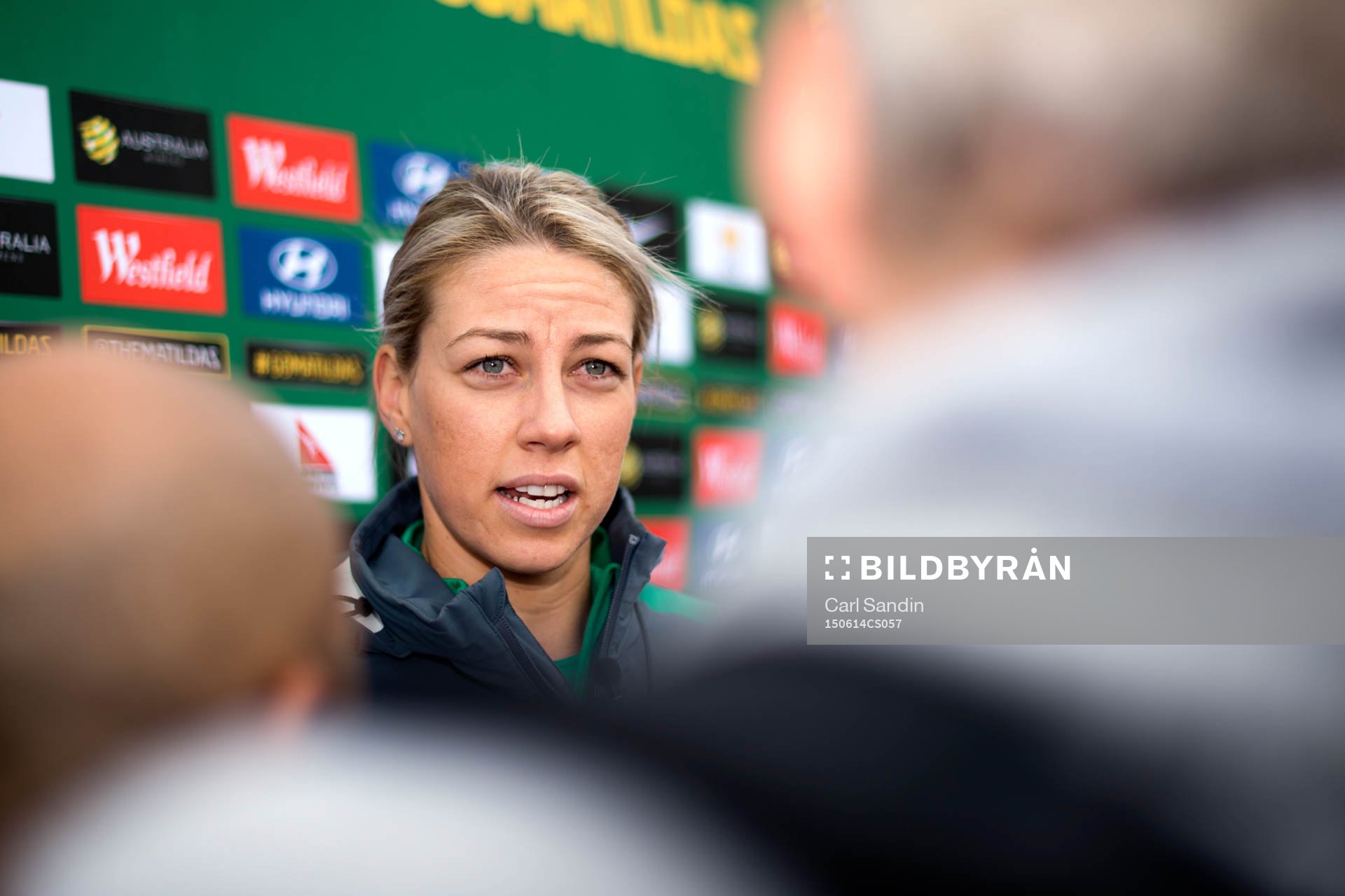 Australiens Alanna Kennedy blir intervjuad