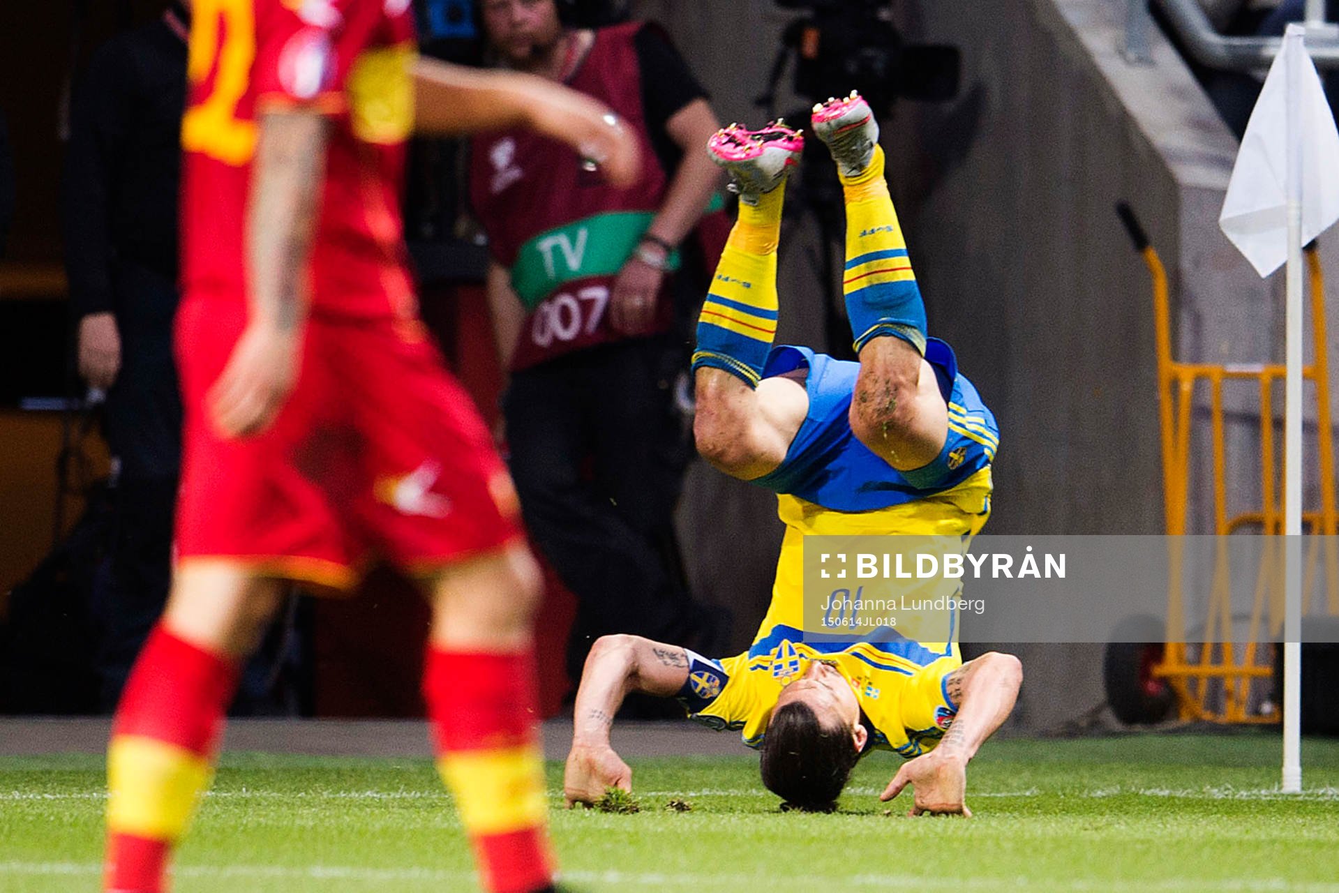 Sveriges Zlatan Ibrahimovic jublar efter 3-0 under EM-kvalet i fotboll mellan Sverige och Montenegro den 14 juni 2015 i Stockholm.