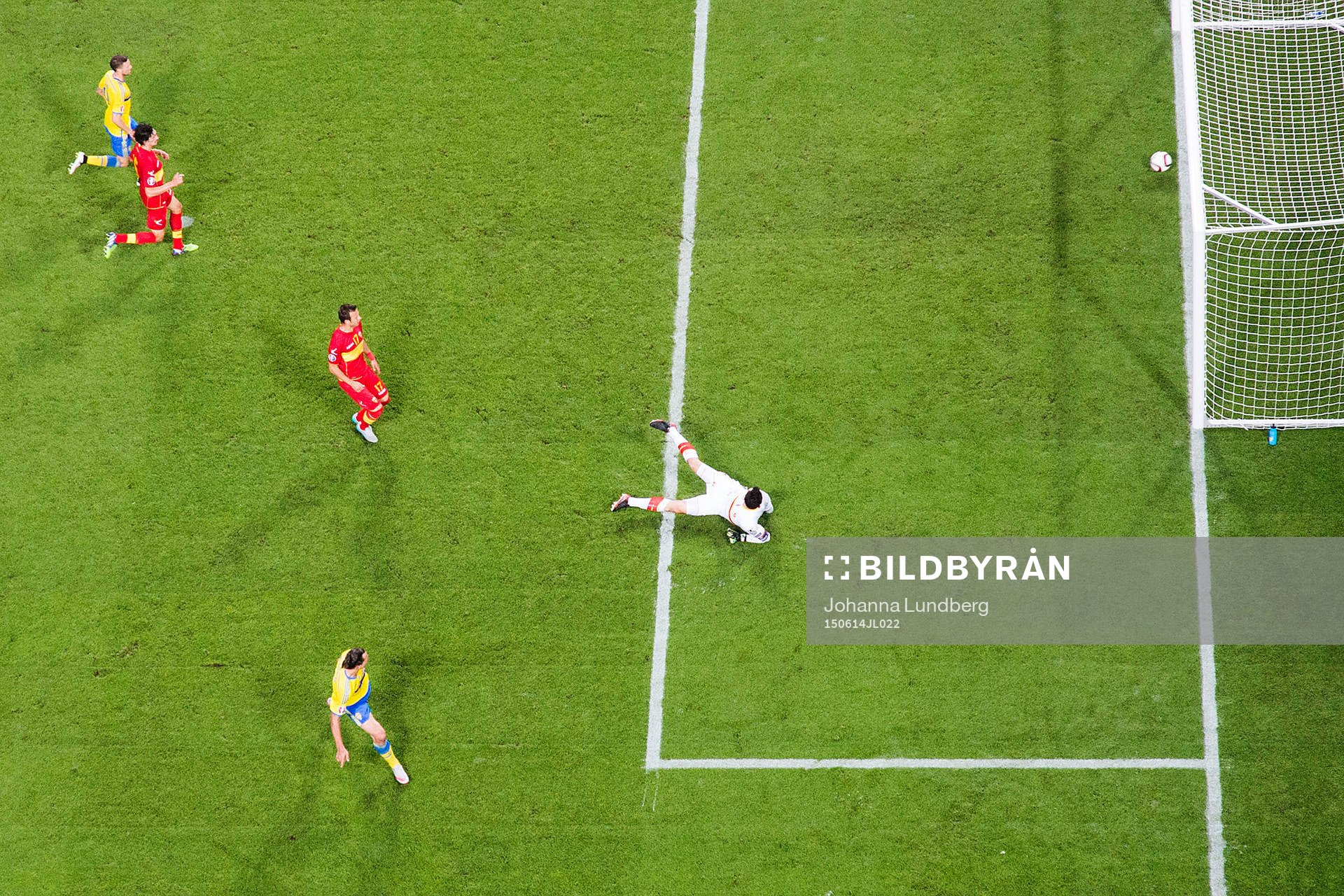 Sveriges Zlatan Ibrahimovic gör 3-0 och jublar