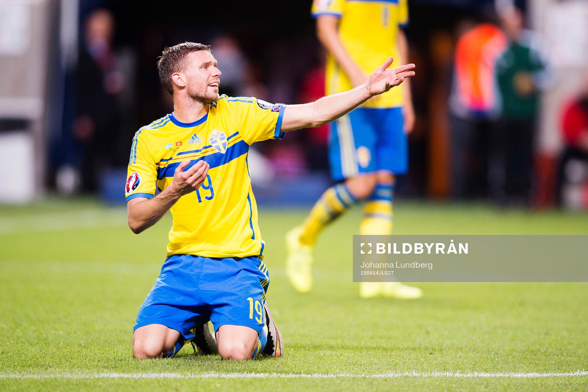 Sveriges Marcus Berg reagerar mot domaren