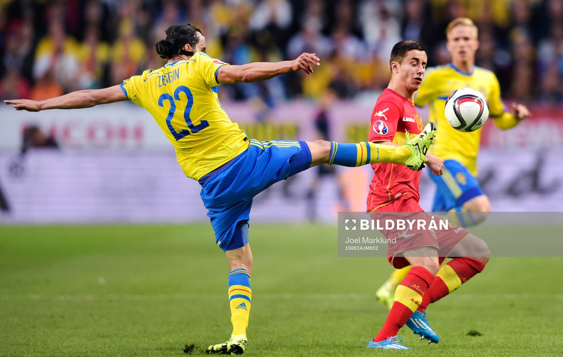 Sveriges Erkan Zengin och Montenegros Adam Marusic