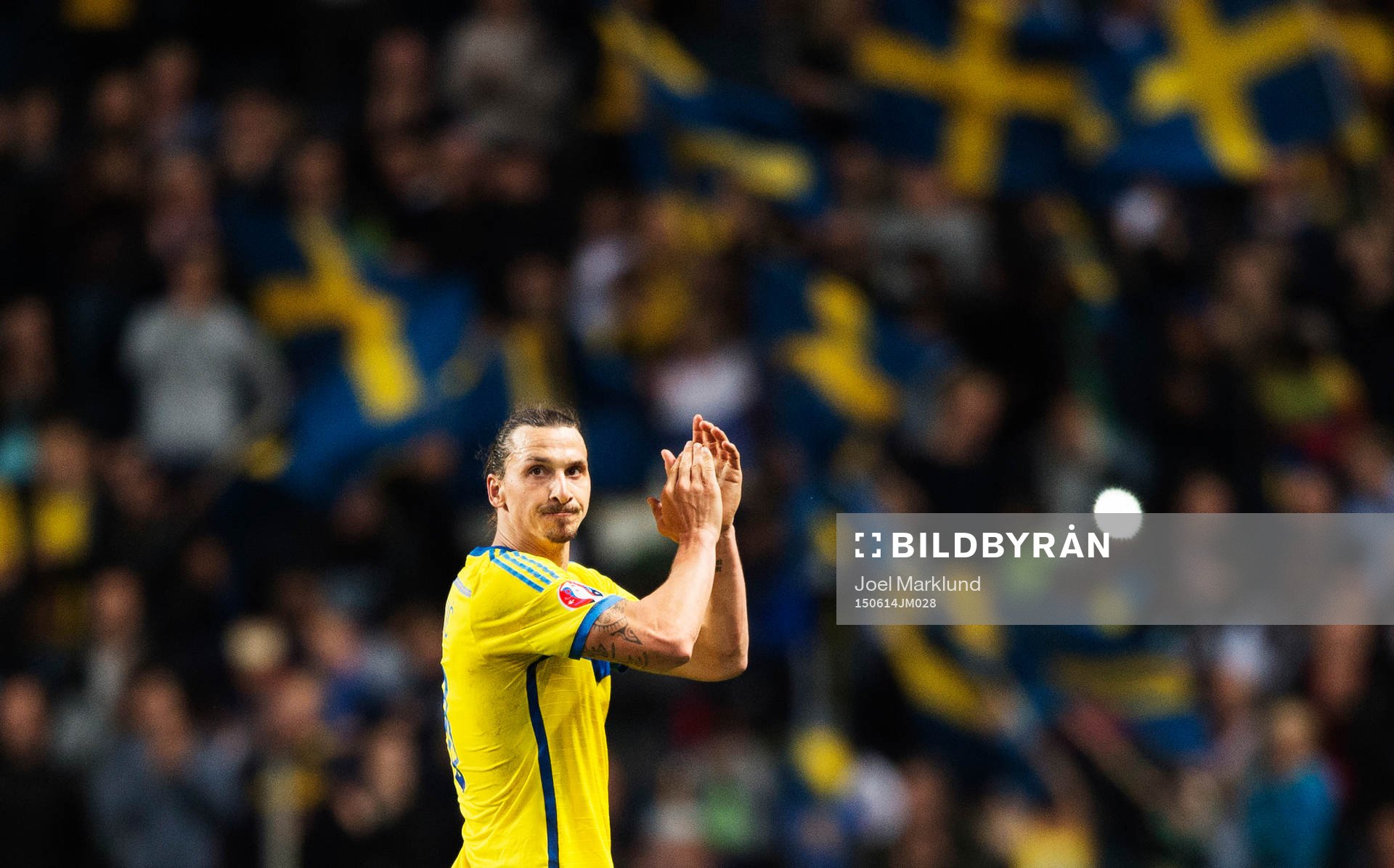 Sveriges Zlatan Ibrahimovic tackar publiken