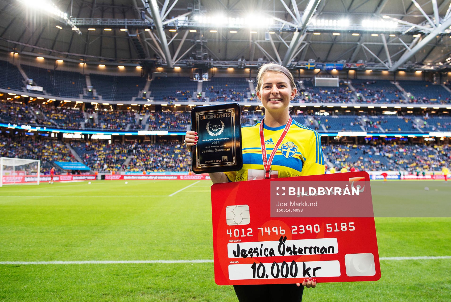 Jessica Österman (Årets Kvinnliga Ledare) har tagit emot