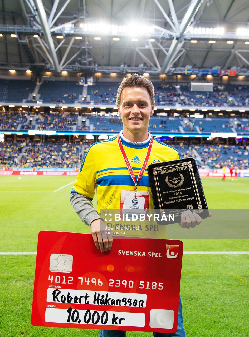 Robert Håkansson (Årets Manliga Ledare) har tagit emot