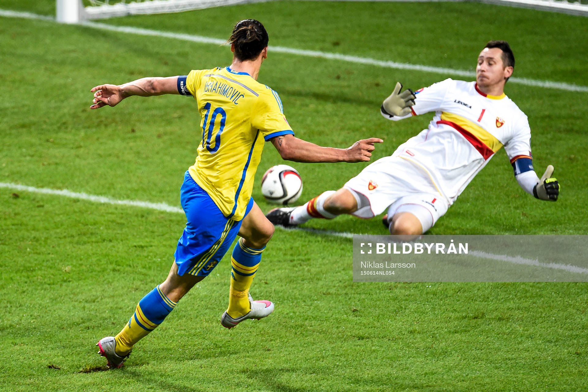 Sveriges Zlatan Ibrahimovic gör 3-0 bakom Montenegros