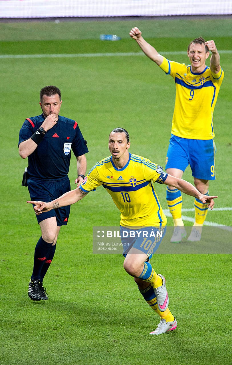 Sveriges Zlatan Ibrahimovic jublar  under EM-kvalet i fotboll mellan Sverige och Montenegro den 14 juni 2015 i Stockholm.