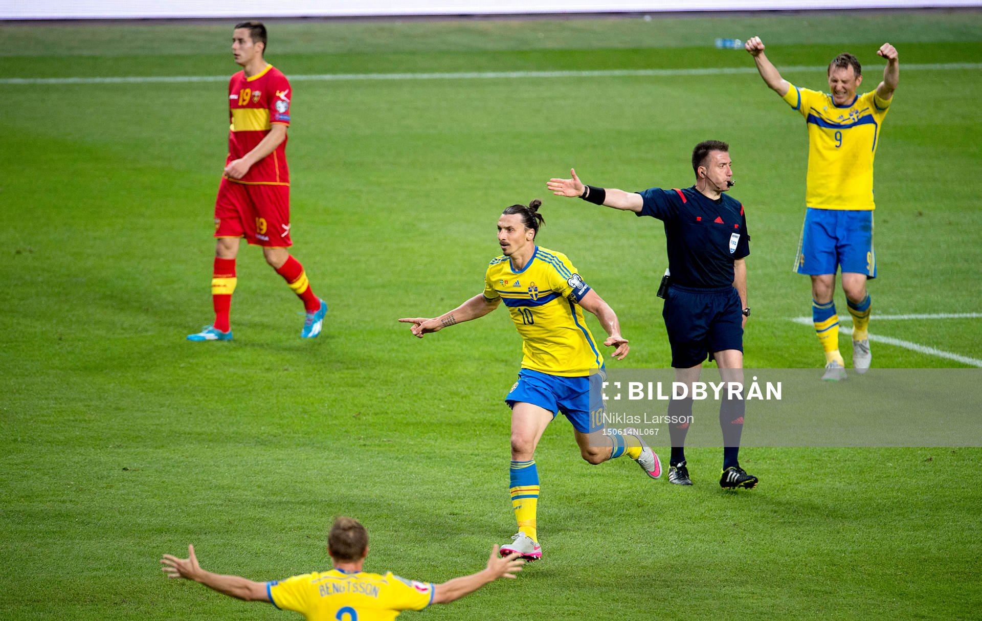 Sveriges Zlatan Ibrahimovic jublar