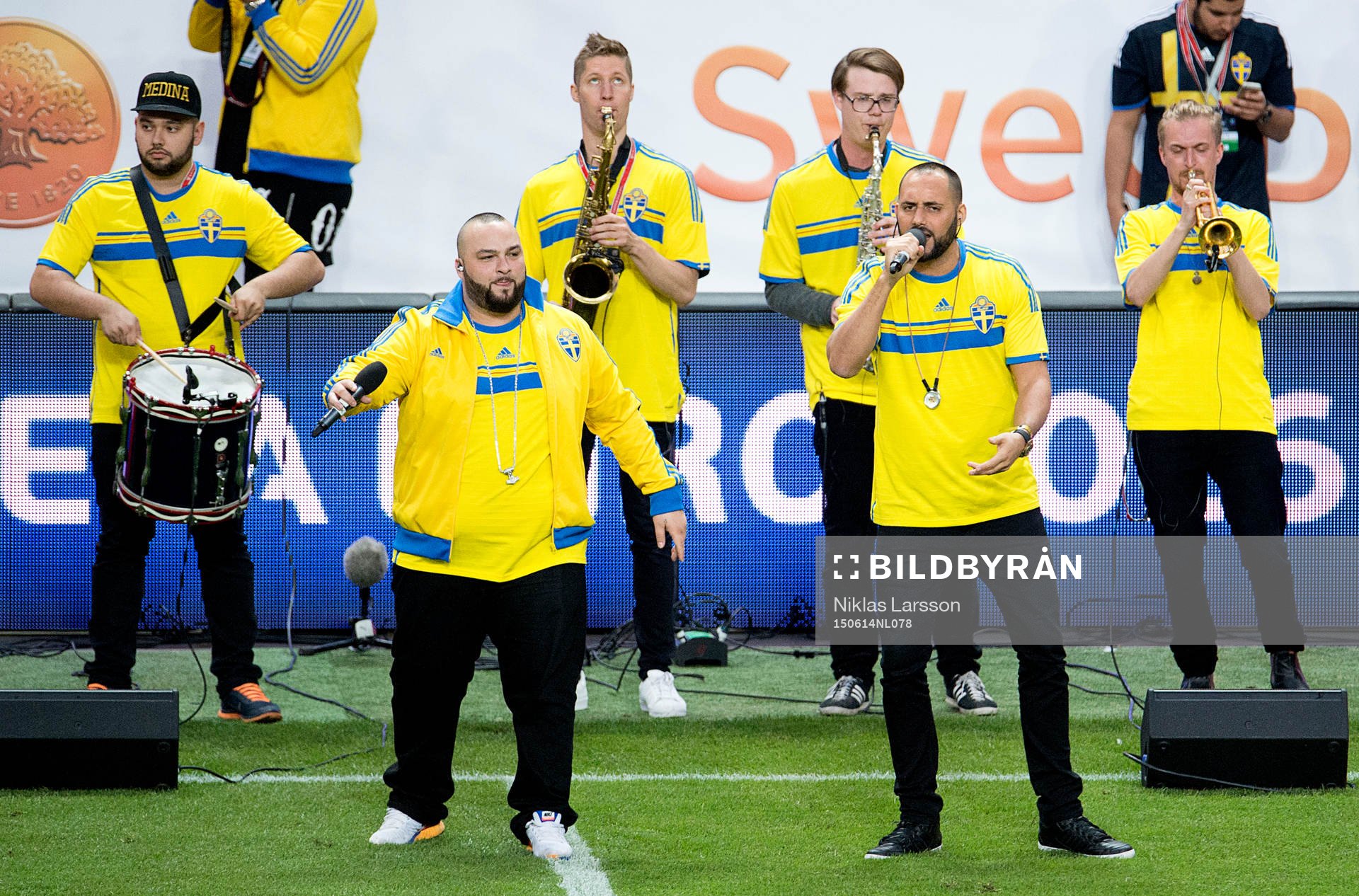 Medina framför VM-låten