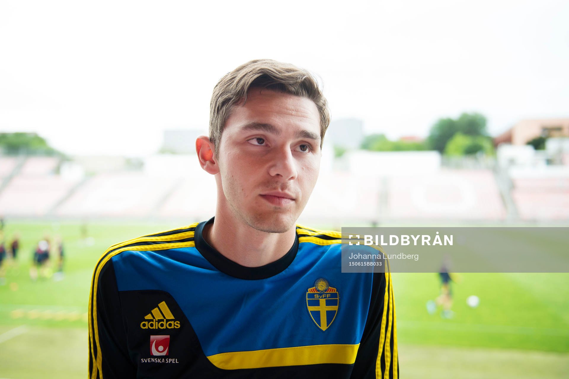 Sveriges Branimir Hrgota pratar med media