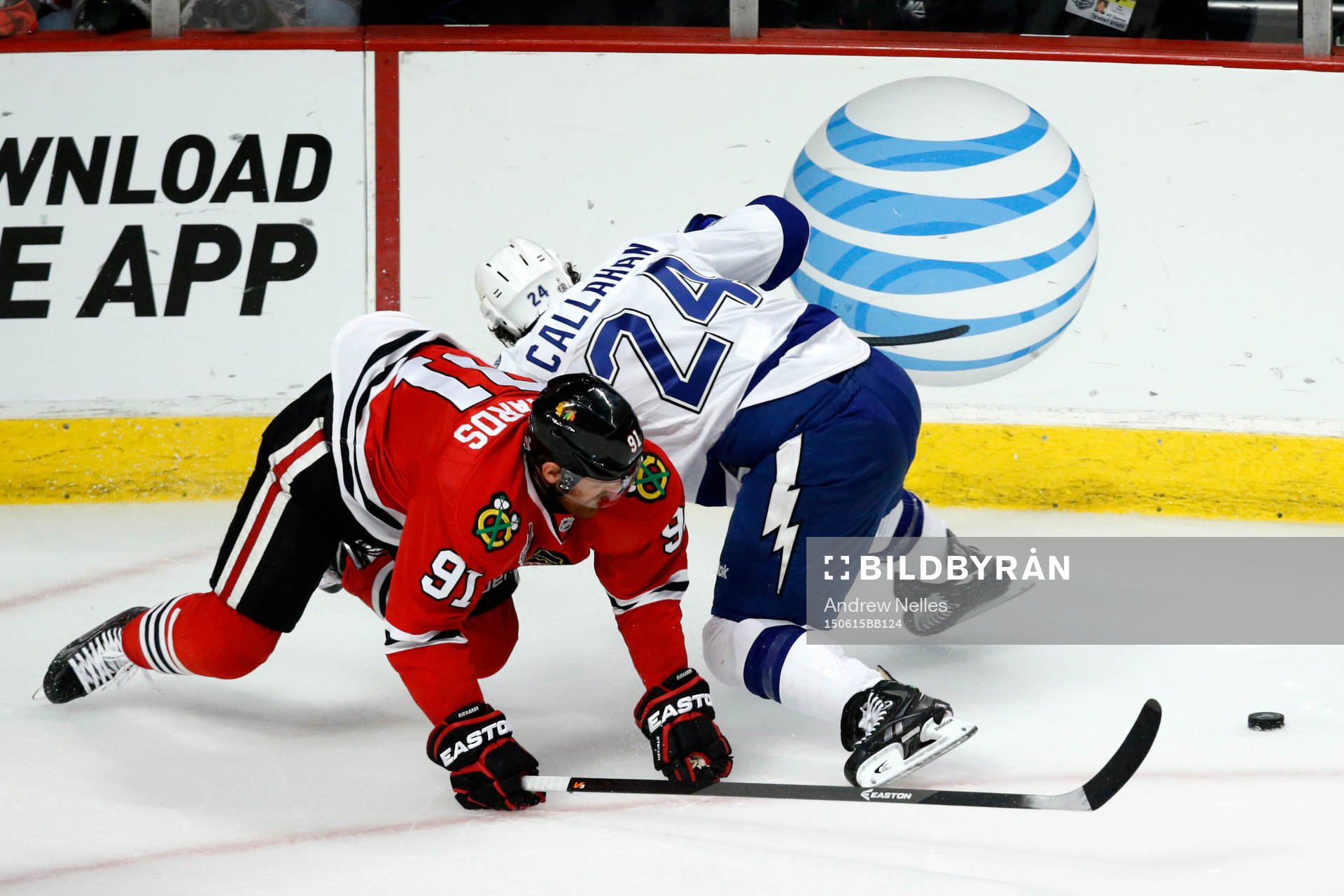 Chicago Blackhawks center Brad Richards (91) battles Tampa