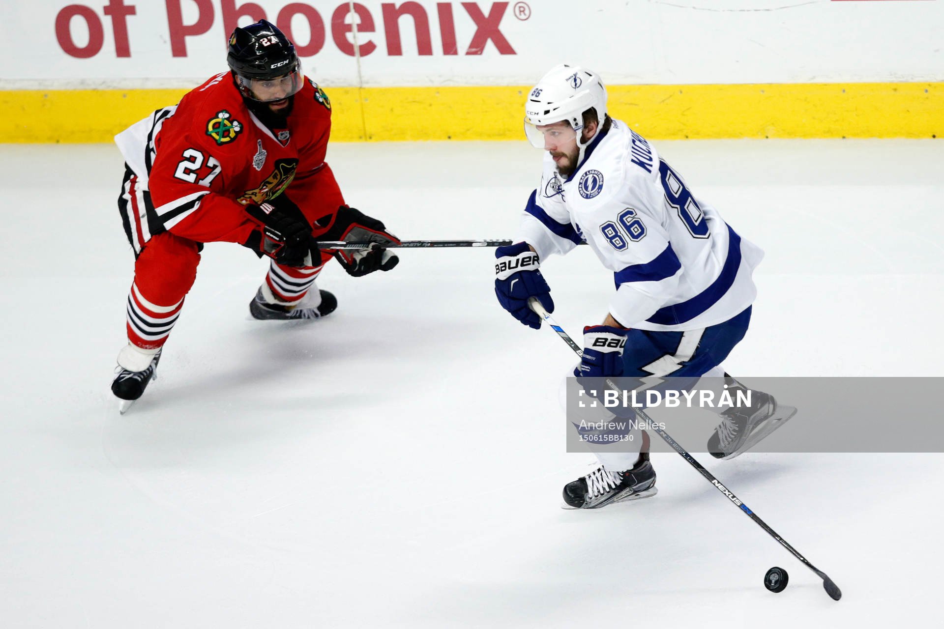 Chicago Blackhawks defenseman Johnny Oduya (27) defends