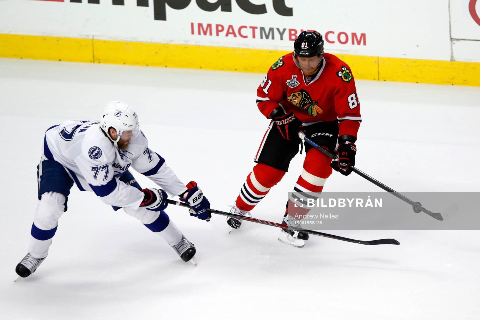 Tampa Bay Lightning defenseman Victor Hedman (77) defends