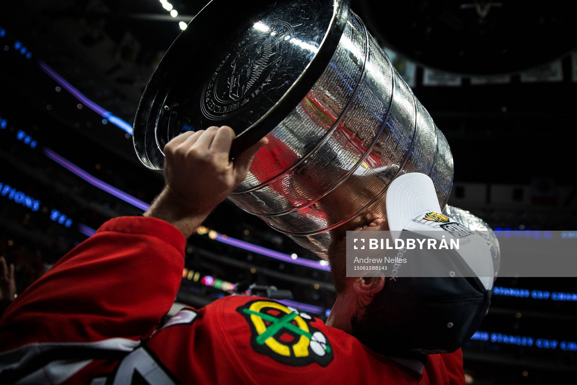 Chicago Blackhawks defenseman Kimmo Timonen (44) kisses the