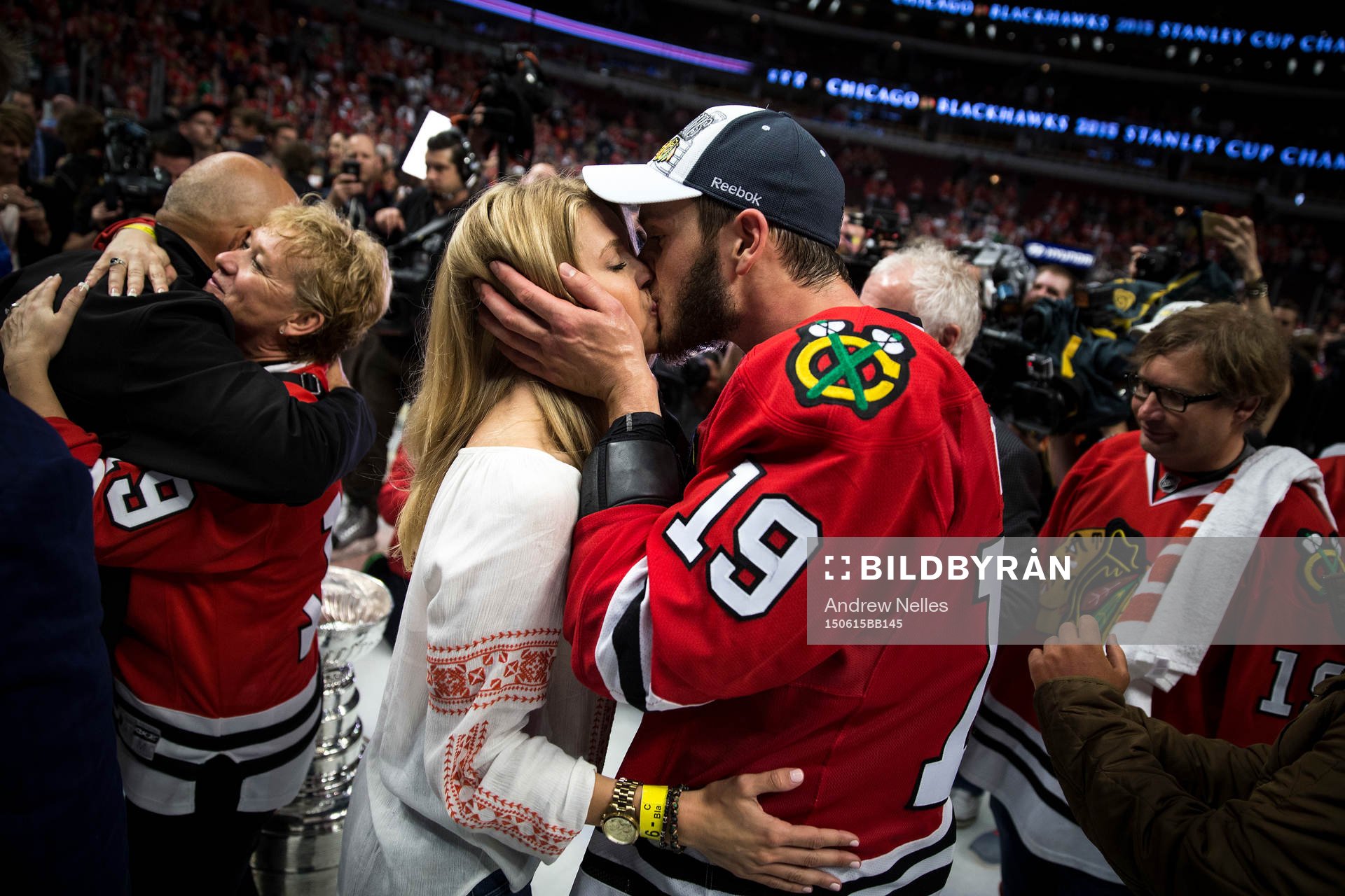 Chicago Blackhawks center Jonathan Toews (19) celebrates