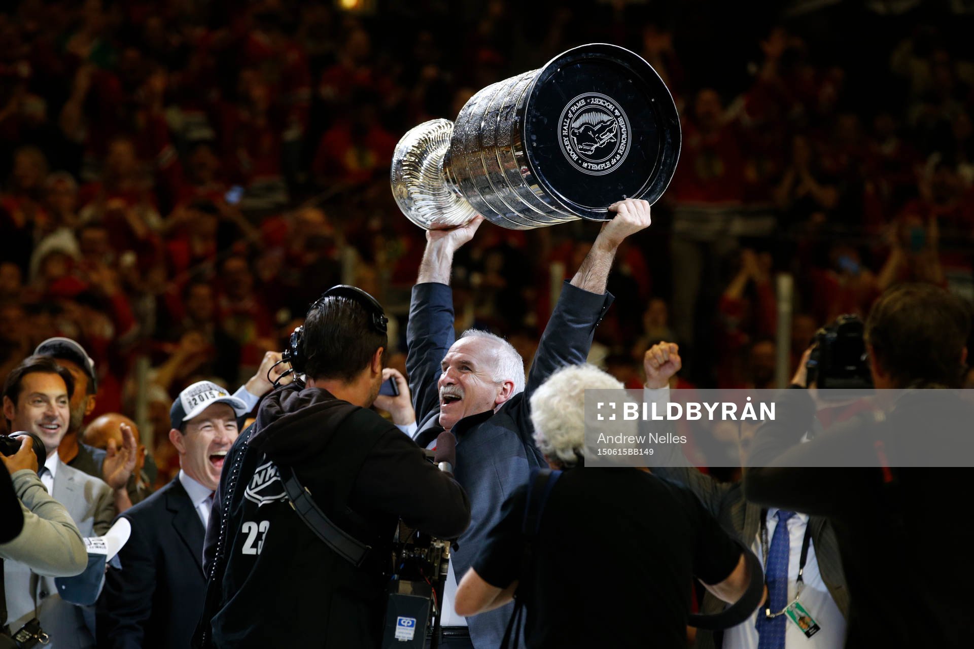 Chicago Blackhawks head coach Joel Quenneville celebrates