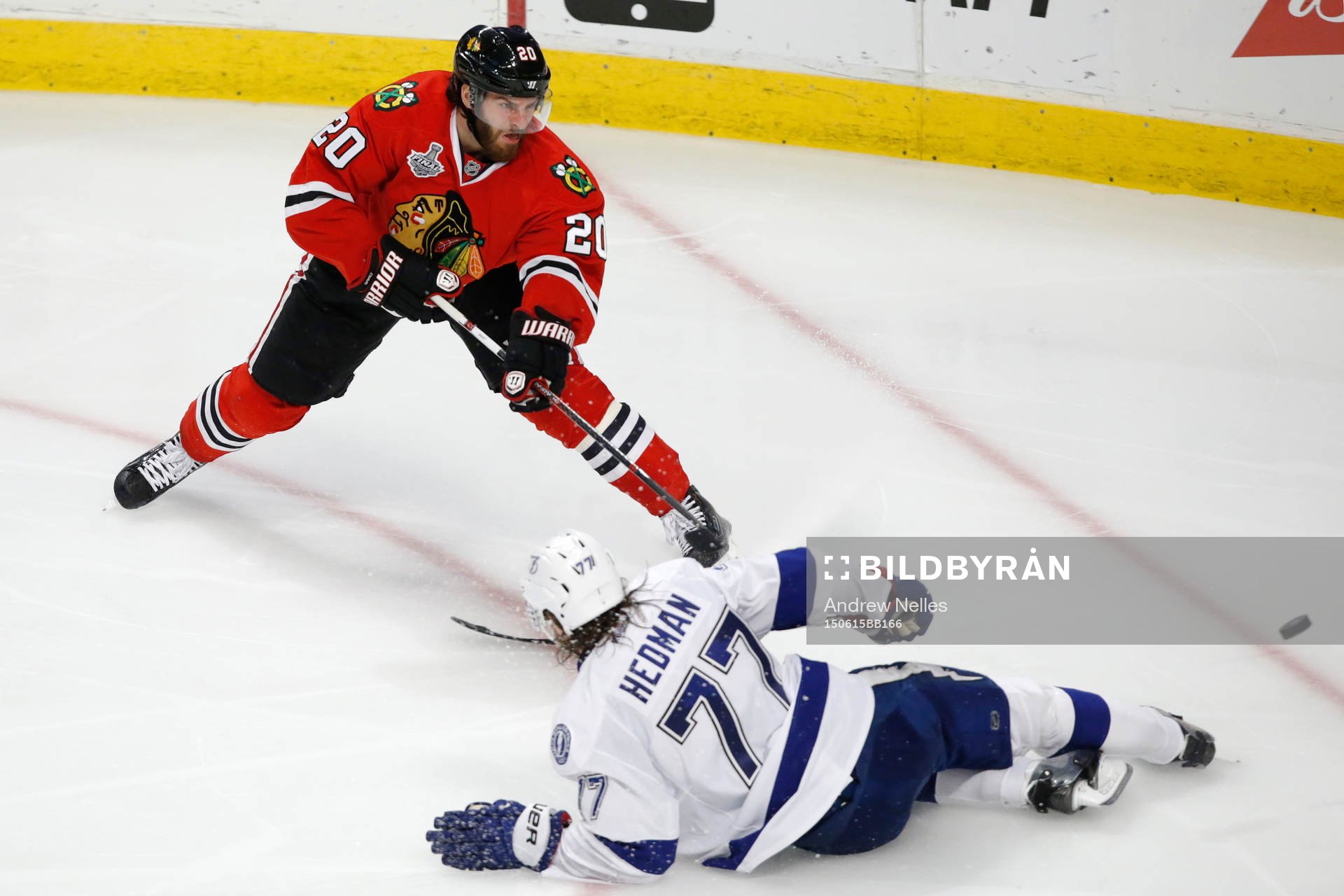 Chicago Blackhawks left wing Brandon Saad (20) shoots over