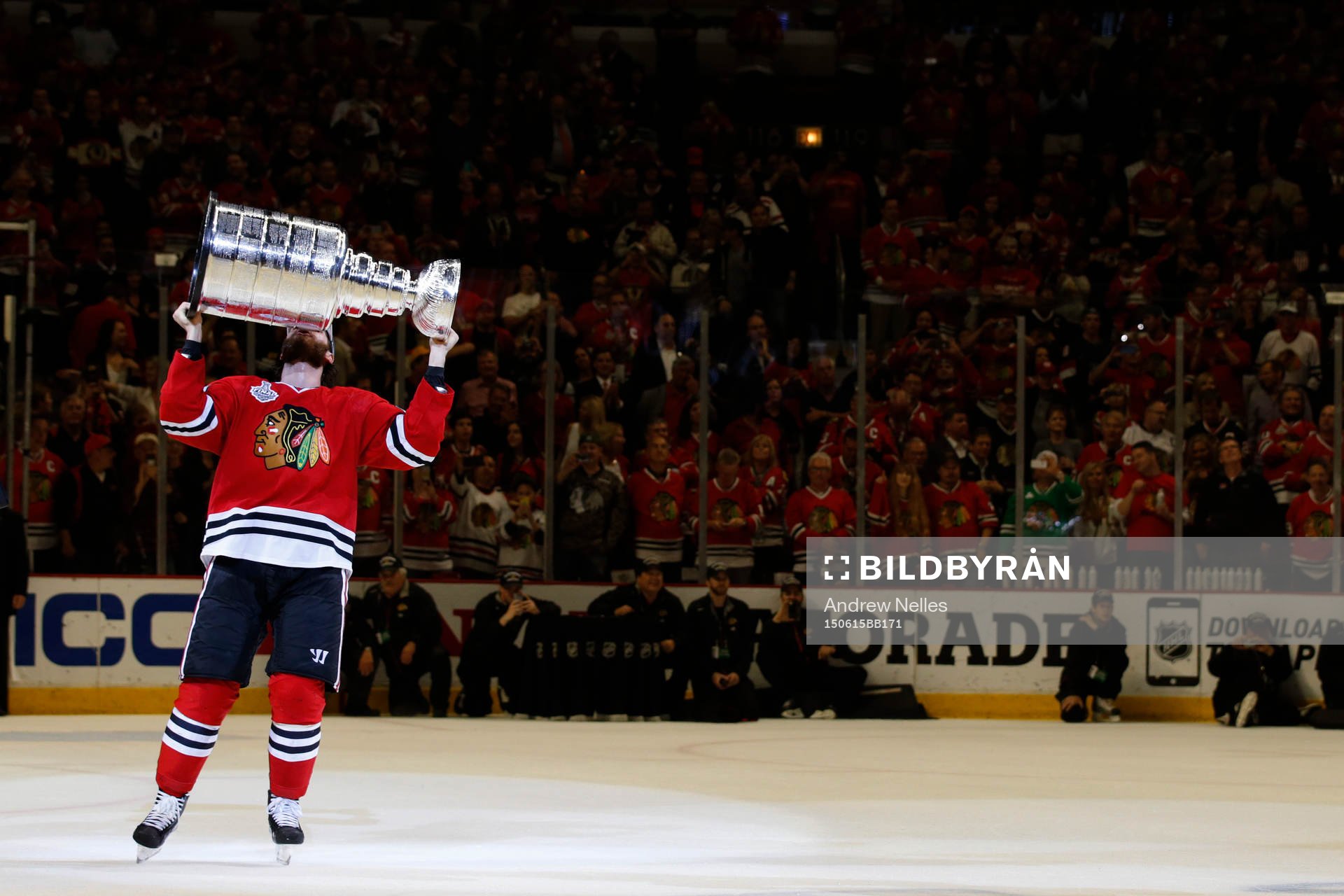 Chicago Blackhawks left wing Brandon Saad (20) skates with