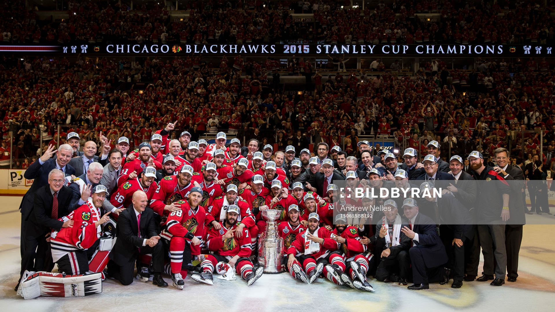 Chicago Blackhawks players pose with the Stanley Cup