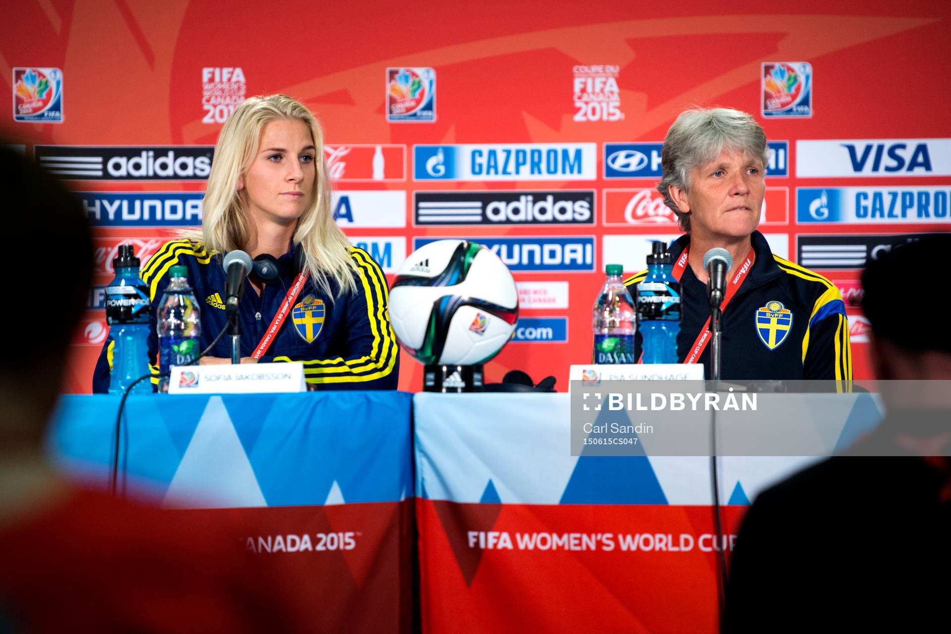 Sveriges Sofia Jakobsson och förbundskapten Pia Sundhage