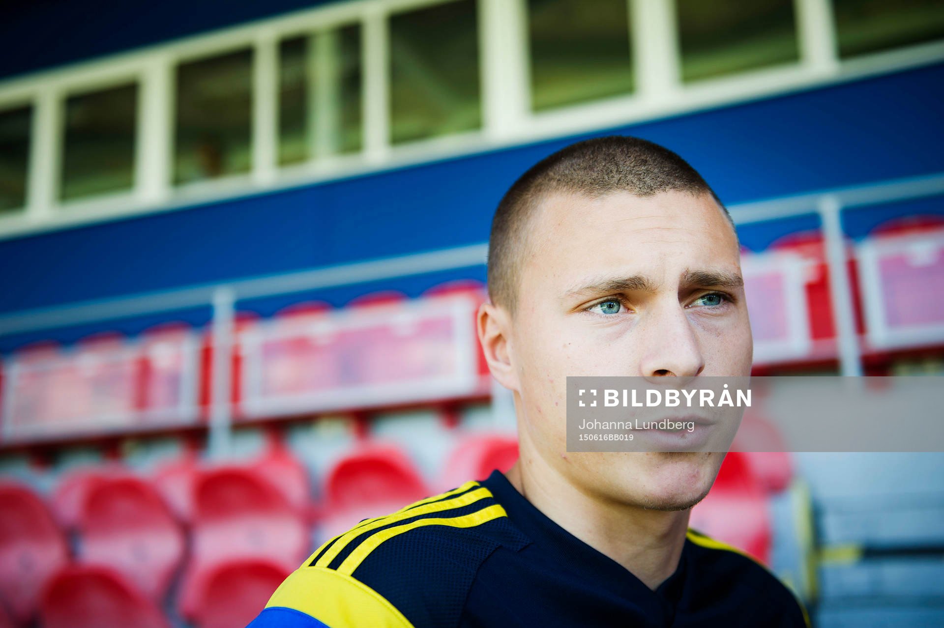Sveriges Victor Nilsson Lindelöf pratar med media