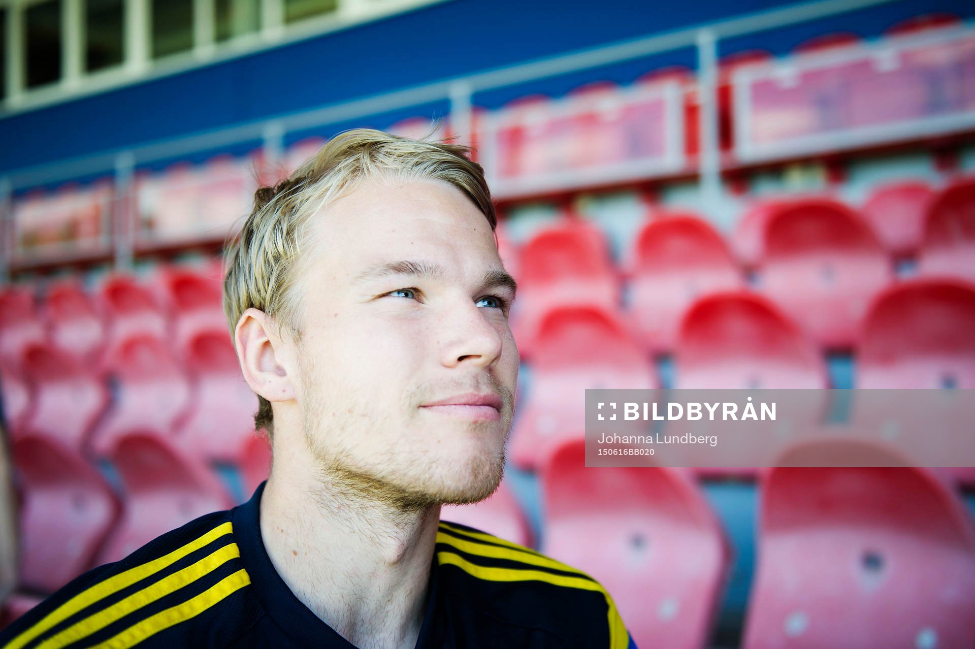 Sveriges Oscar Lewicki pratar med media