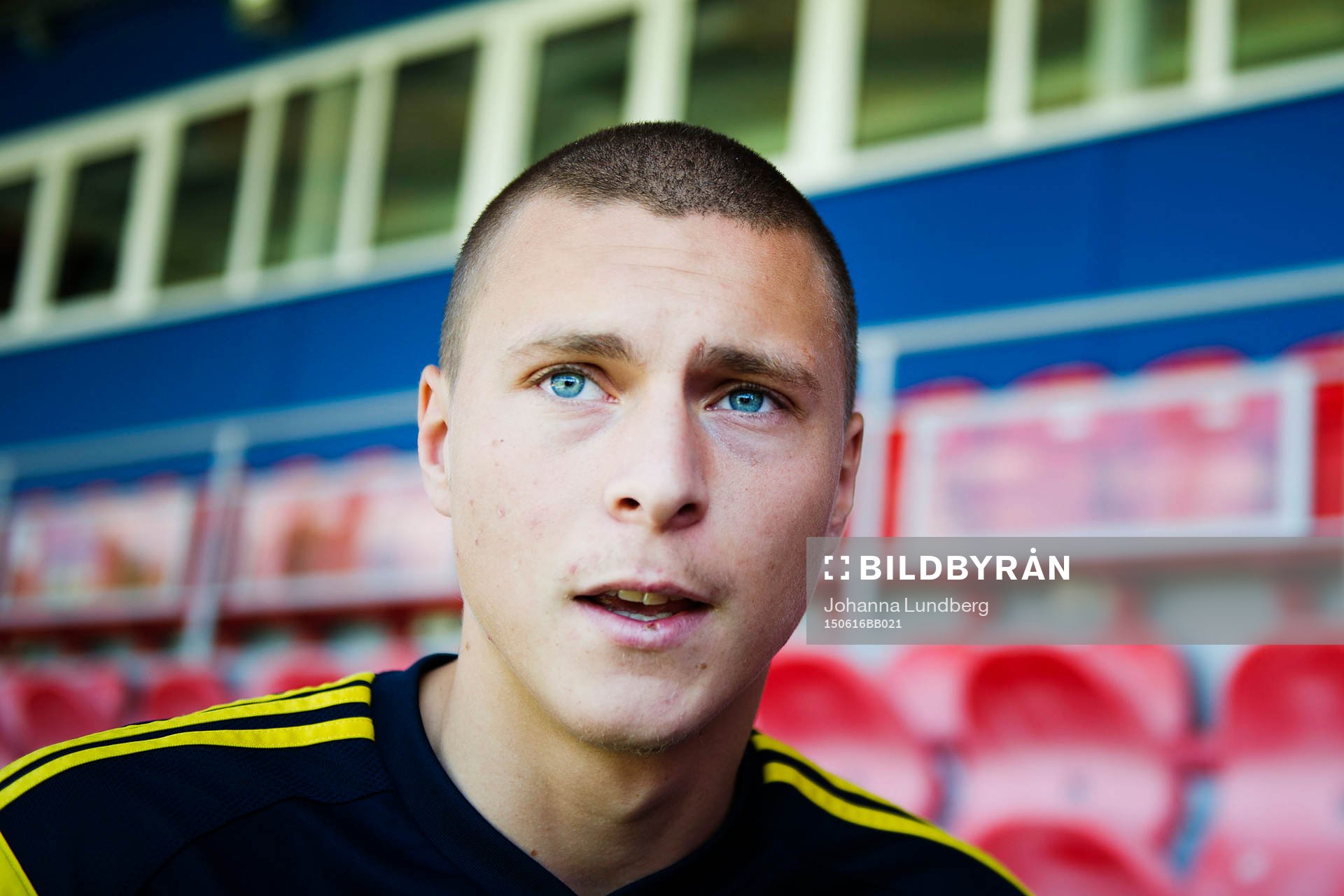 Sveriges Victor Nilsson Lindelöf pratar med media