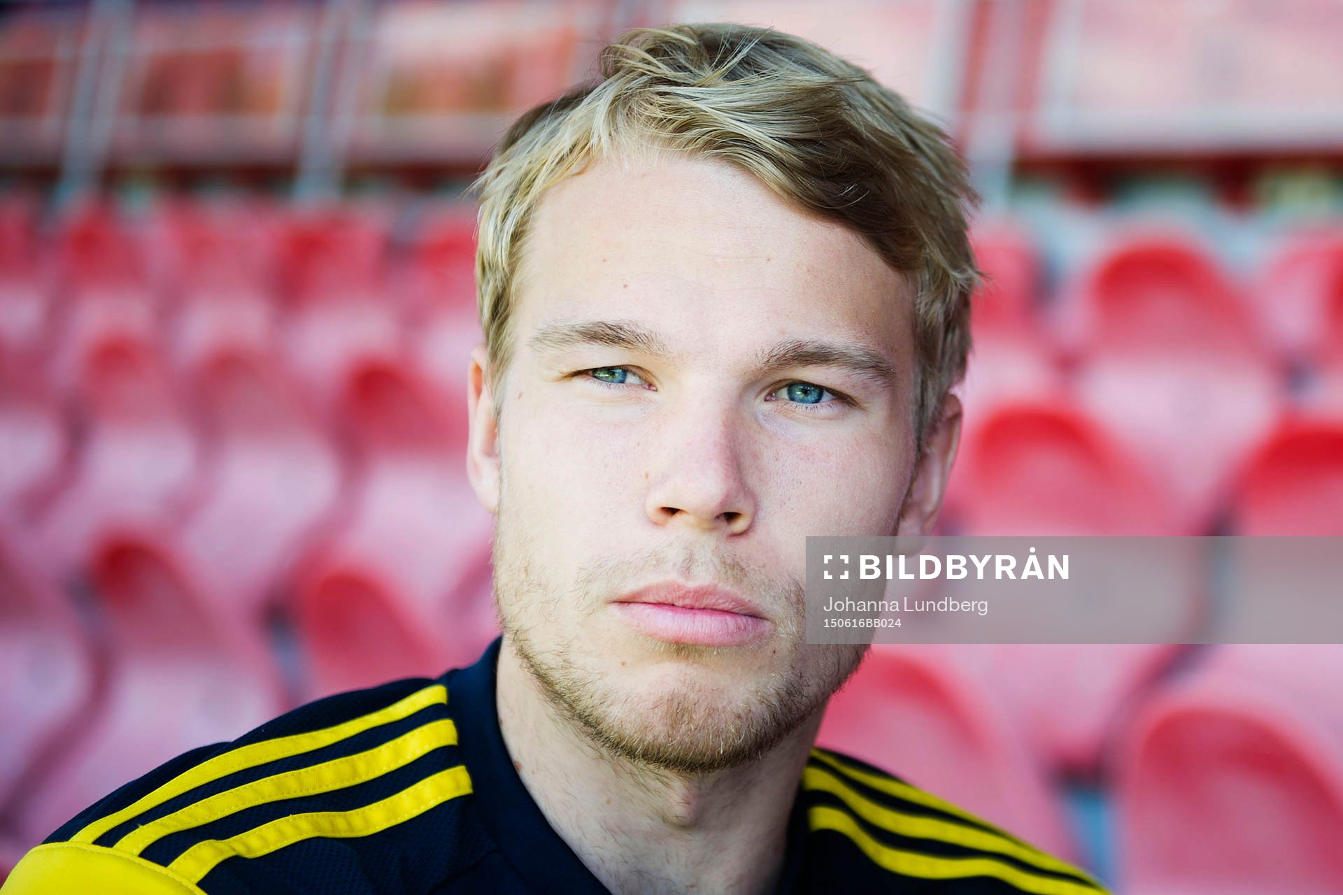 Sveriges Oscar Lewicki pratar med media