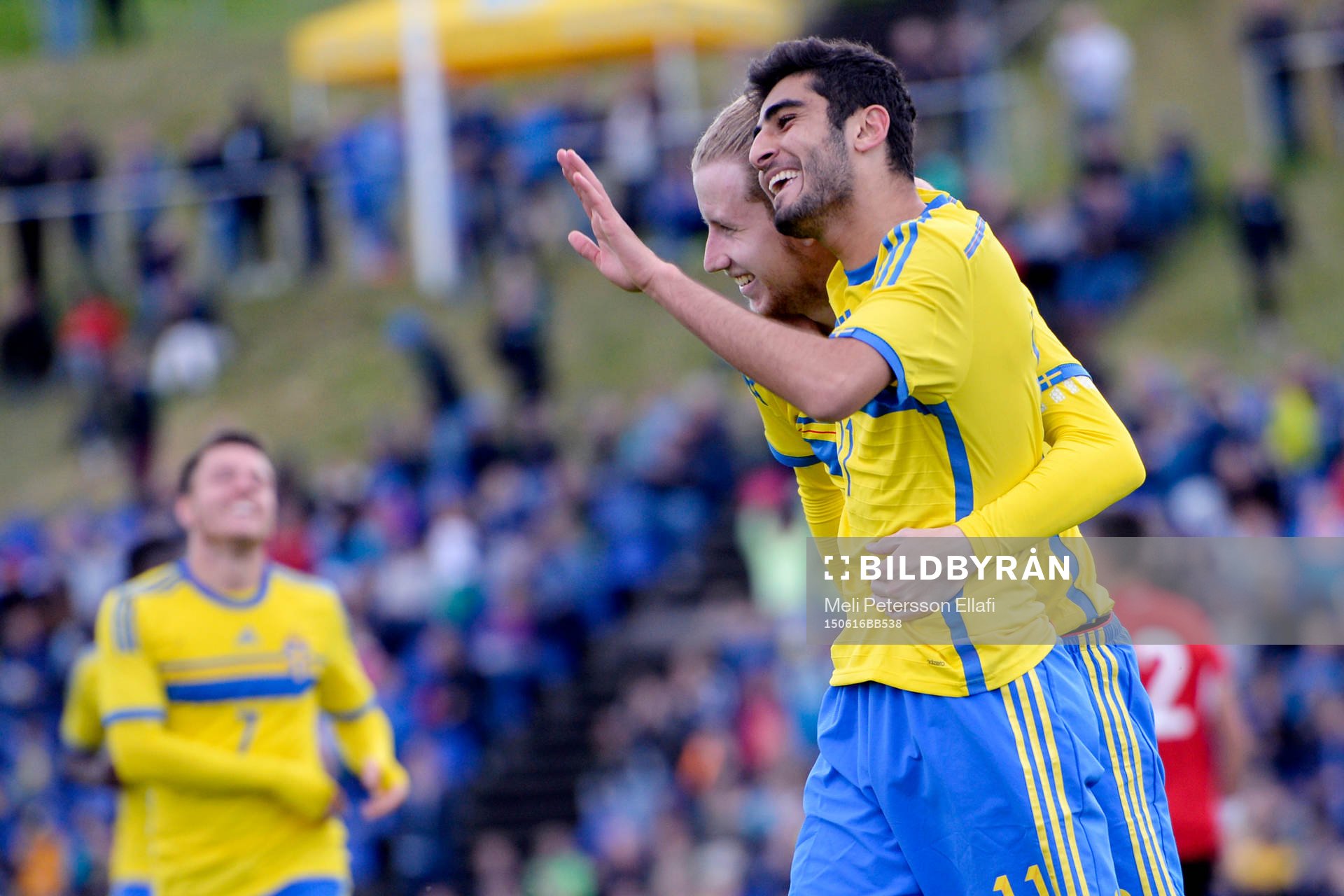 Sveriges Samuel Gustafson och Ferhad Ayaz jublar