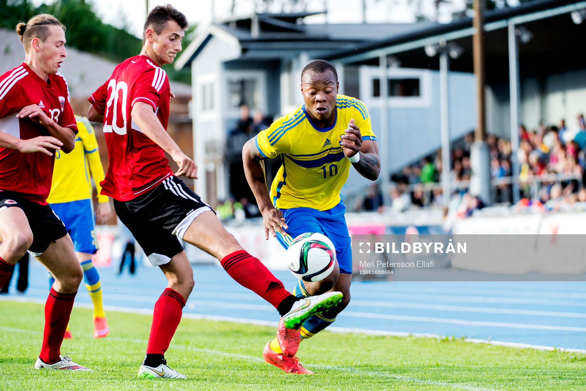 Sveriges Carlos Strandberg, Albaniens Mergim Vojvoda och