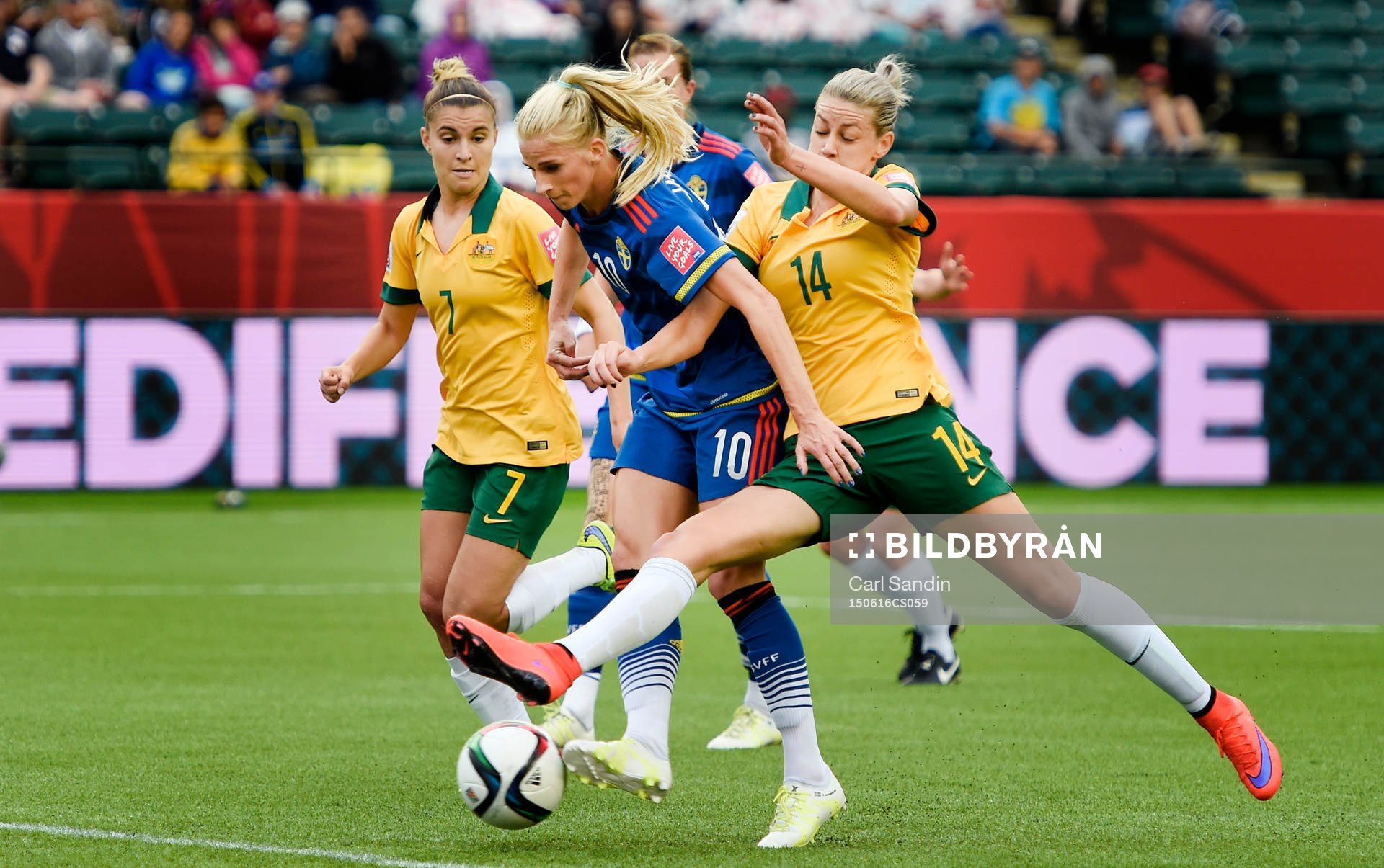 Australiens Stephanie Catley och Alanna Kennedy kan inte